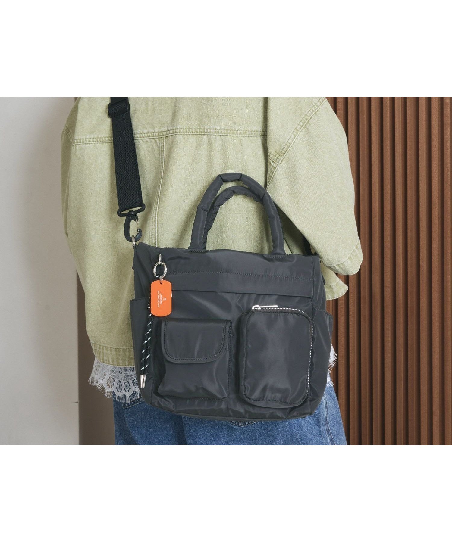 【レプシィム ローリーズファーム/LEPSIM LOWRYS FARM】の【500mlペットボトルも入る】撥水11ポケットトート インテリア・キッズ・メンズ・レディースファッション・服の通販 founy(ファニー) 　ファッション　Fashion　レディースファッション　Fashion for Women　バッグ　Bags　インナー　Innerwear　チャーム　Charm, Pendant　フォルム　Silhouette, Form　フラップ　Flap, Flap Pocket　ポケット　Pocket, Pocket Detail　軽量　Lightweight, Ultra Light　チャコール18|ID: prp329100004942189 ipo3291000000037091981