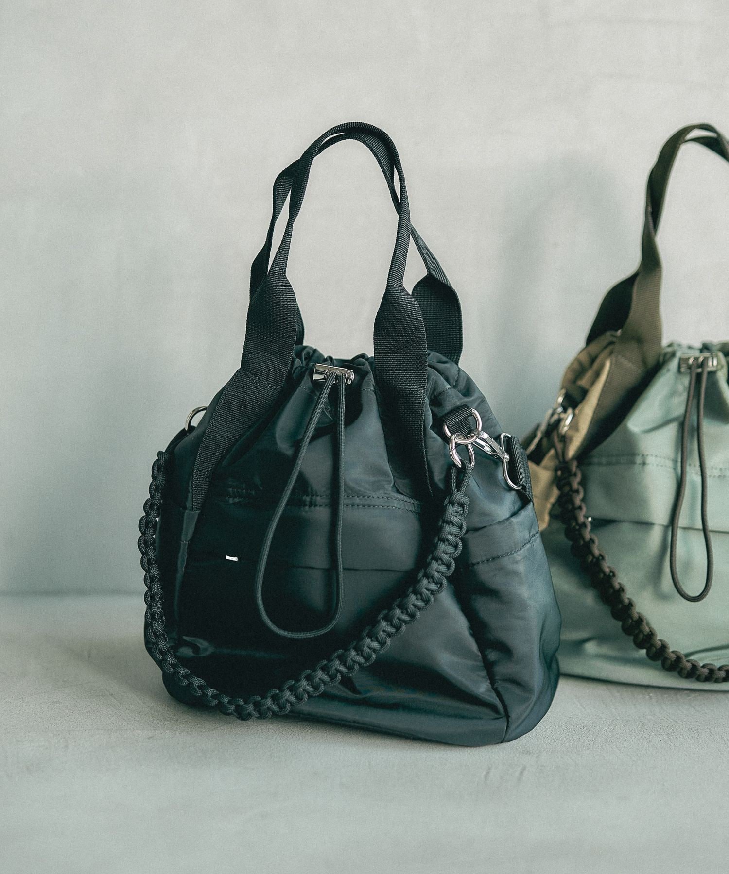 【レプシィム ローリーズファーム/LEPSIM LOWRYS FARM】の【500mlペットボトルも入る】ユーティリティ巾着バッグ インテリア・キッズ・メンズ・レディースファッション・服の通販 founy(ファニー) 　ファッション　Fashion　レディースファッション　Fashion for Women　バッグ　Bags　おすすめ　Recommended / Our Picks　インナー　Innerwear　ショルダー　Shoulder, Shoulder Strap　ショート　Short, Short Length　ポケット　Pocket, Pocket Detail　巾着　Drawstring Bag, Kinchaku　軽量　Lightweight, Ultra Light　ブラック09|ID: prp329100004942207 ipo3291000000037092147