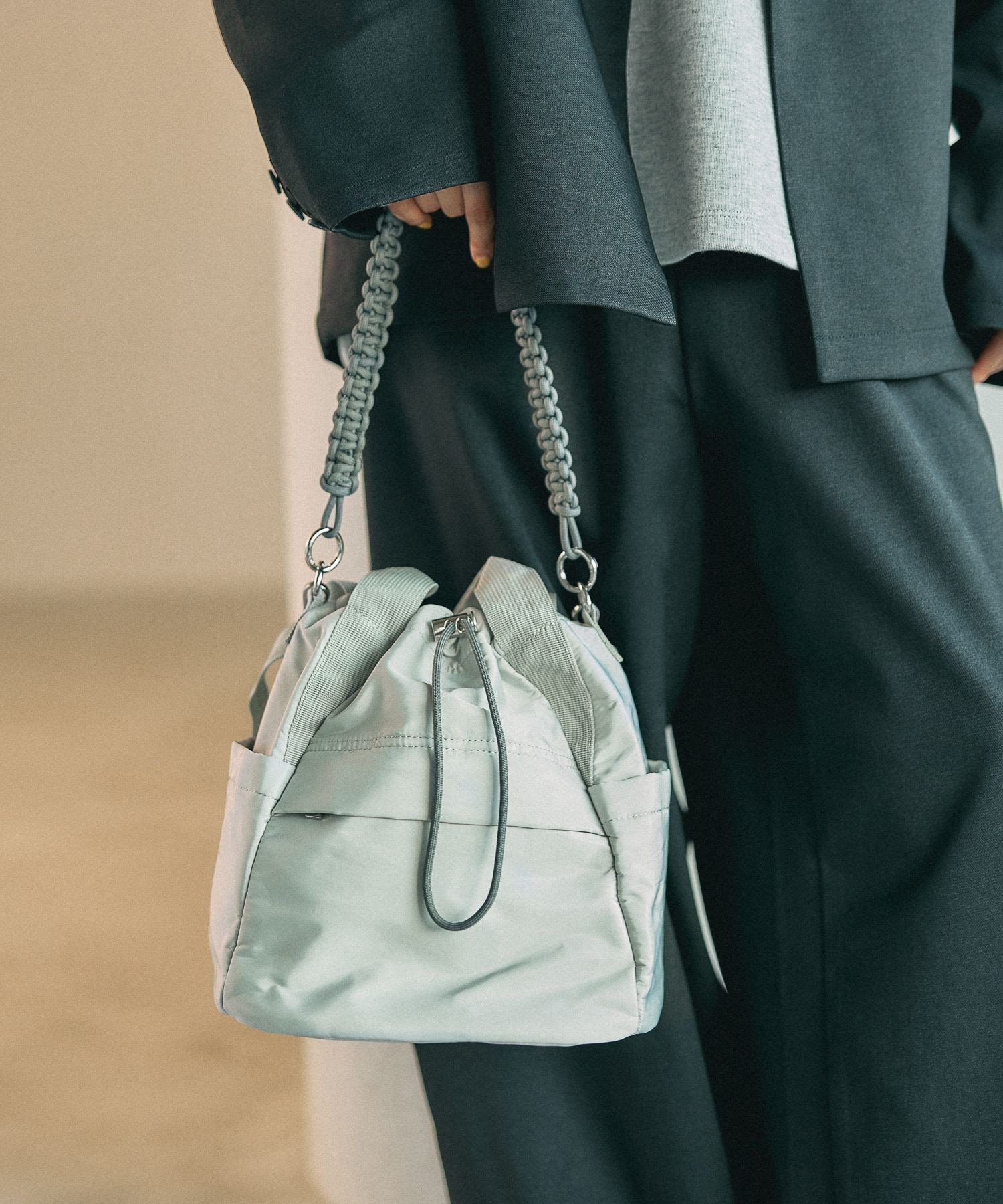 【レプシィム ローリーズファーム/LEPSIM LOWRYS FARM】の【500mlペットボトルも入る】ユーティリティ巾着バッグ インテリア・キッズ・メンズ・レディースファッション・服の通販 founy(ファニー) 　ファッション　Fashion　レディースファッション　Fashion for Women　バッグ　Bags　おすすめ　Recommended / Our Picks　インナー　Innerwear　ショルダー　Shoulder, Shoulder Strap　ショート　Short, Short Length　ポケット　Pocket, Pocket Detail　巾着　Drawstring Bag, Kinchaku　軽量　Lightweight, Ultra Light　ライトグレー12|ID: prp329100004942207 ipo3291000000037092149