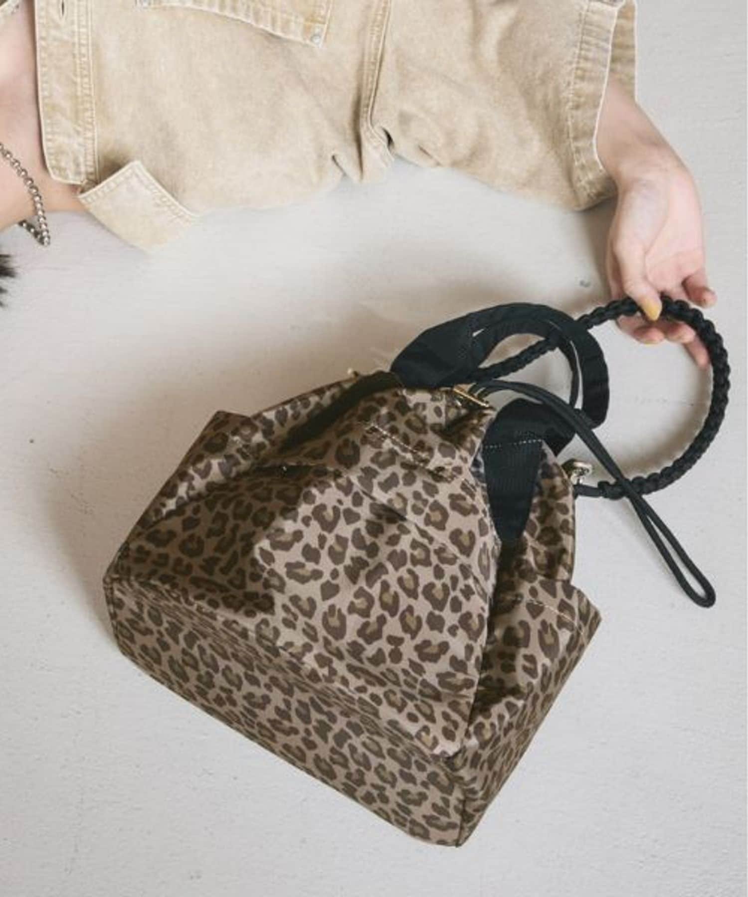 【レプシィム ローリーズファーム/LEPSIM LOWRYS FARM】の【500mlペットボトルも入る】ユーティリティ巾着バッグ インテリア・キッズ・メンズ・レディースファッション・服の通販 founy(ファニー) 　ファッション　Fashion　レディースファッション　Fashion for Women　バッグ　Bags　おすすめ　Recommended / Our Picks　インナー　Innerwear　ショルダー　Shoulder, Shoulder Strap　ショート　Short, Short Length　ポケット　Pocket, Pocket Detail　巾着　Drawstring Bag, Kinchaku　軽量　Lightweight, Ultra Light　レオパード55|ID: prp329100004942207 ipo3291000000037092152