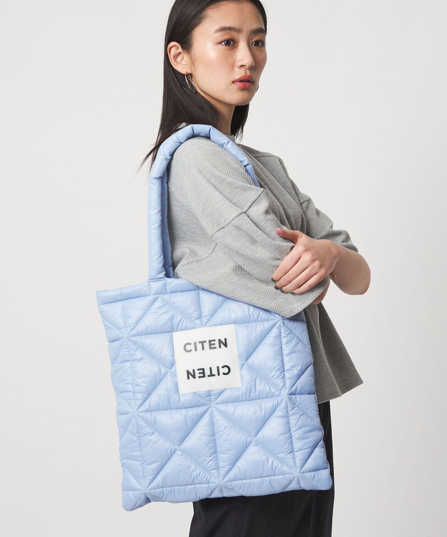 【シテン/CITEN】のCITEN CITEN パデッド トートバッグ インテリア・キッズ・メンズ・レディースファッション・服の通販 founy(ファニー) 　ファッション　Fashion　レディースファッション　Fashion for Women　バッグ　Bags　キルティング　Quilted, Quilting　トライアングル　Triangle, Triangular Shape　フィット　Fit, Slim Fit　ポケット　Pocket, Pocket Detail　モコモコ　Fuzzy, Fluffy　A/W・秋冬　Autumn/Winter　おすすめ　Recommended / Our Picks　TURQUOISE|ID: prp329100004942775 ipo3291000000037099150