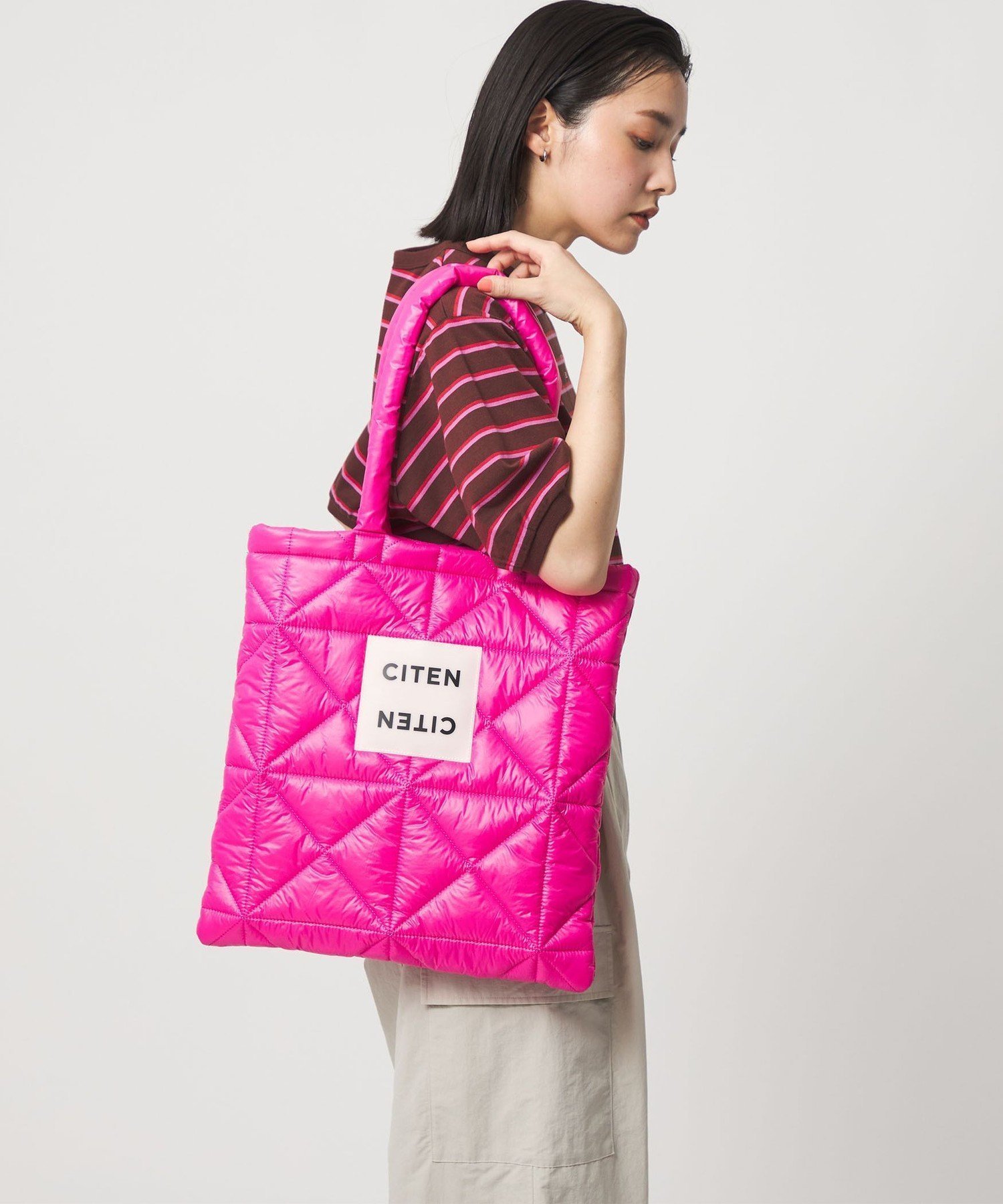 【シテン/CITEN】のCITEN CITEN パデッド トートバッグ インテリア・キッズ・メンズ・レディースファッション・服の通販 founy(ファニー) 　ファッション　Fashion　レディースファッション　Fashion for Women　バッグ　Bags　キルティング　Quilted, Quilting　トライアングル　Triangle, Triangular Shape　フィット　Fit, Slim Fit　ポケット　Pocket, Pocket Detail　モコモコ　Fuzzy, Fluffy　A/W・秋冬　Autumn/Winter　おすすめ　Recommended / Our Picks　その他6|ID: prp329100004942775 ipo3291000000037099154