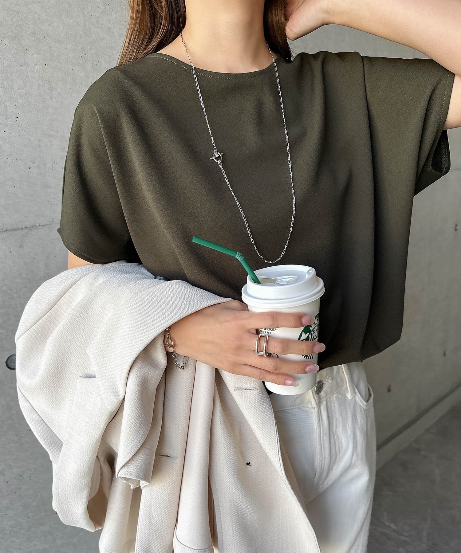 【アンドミー/andme】のきれいめ 梨地 ポンチ ドルマン スリーブトップス インテリア・キッズ・メンズ・レディースファッション・服の通販 founy(ファニー) 　ファッション　Fashion　レディースファッション　Fashion for Women　トップス・カットソー　Cut & Sew Tops　洗える　Machine Washable　カットソー　Cut and Sewn Top　ジョーゼット　Georgette, Semi-Sheer Fabric　ラウンド　Round, Round Neck　楽ちん　Easy Fit, Comfortable　ワーク　Workwear, Utility Style　エレガント 上品　Elegant　カーキ|ID: prp329100004942811 ipo3291000000037099421