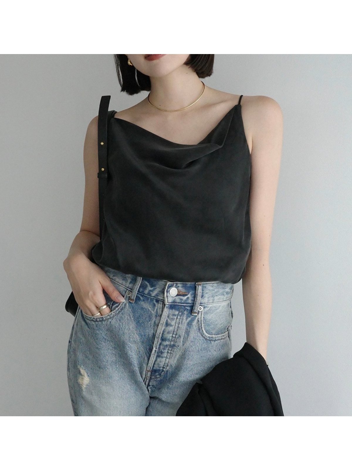 【アニュアンス/anuans】のフィブリルサテンドレープキャミ インテリア・キッズ・メンズ・レディースファッション・服の通販 founy(ファニー) 　ファッション　Fashion　レディースファッション　Fashion for Women　トップス・カットソー　Cut & Sew Tops　キャミソール&ノースリーブ　Camisoles & Sleeveless Tops　おすすめ　Recommended / Our Picks　インナー　Innerwear　キュプラ　Cupro, Eco Fabric　サテン　Satin, Glossy Fabric　ジャケット　Jacket, Outerwear　デコルテ　Décolleté, Neckline　ドレープ　Drape, Draping Fabric　エレガント 上品　Elegant　BLACK|ID: prp329100004942813 ipo3291000000037099427