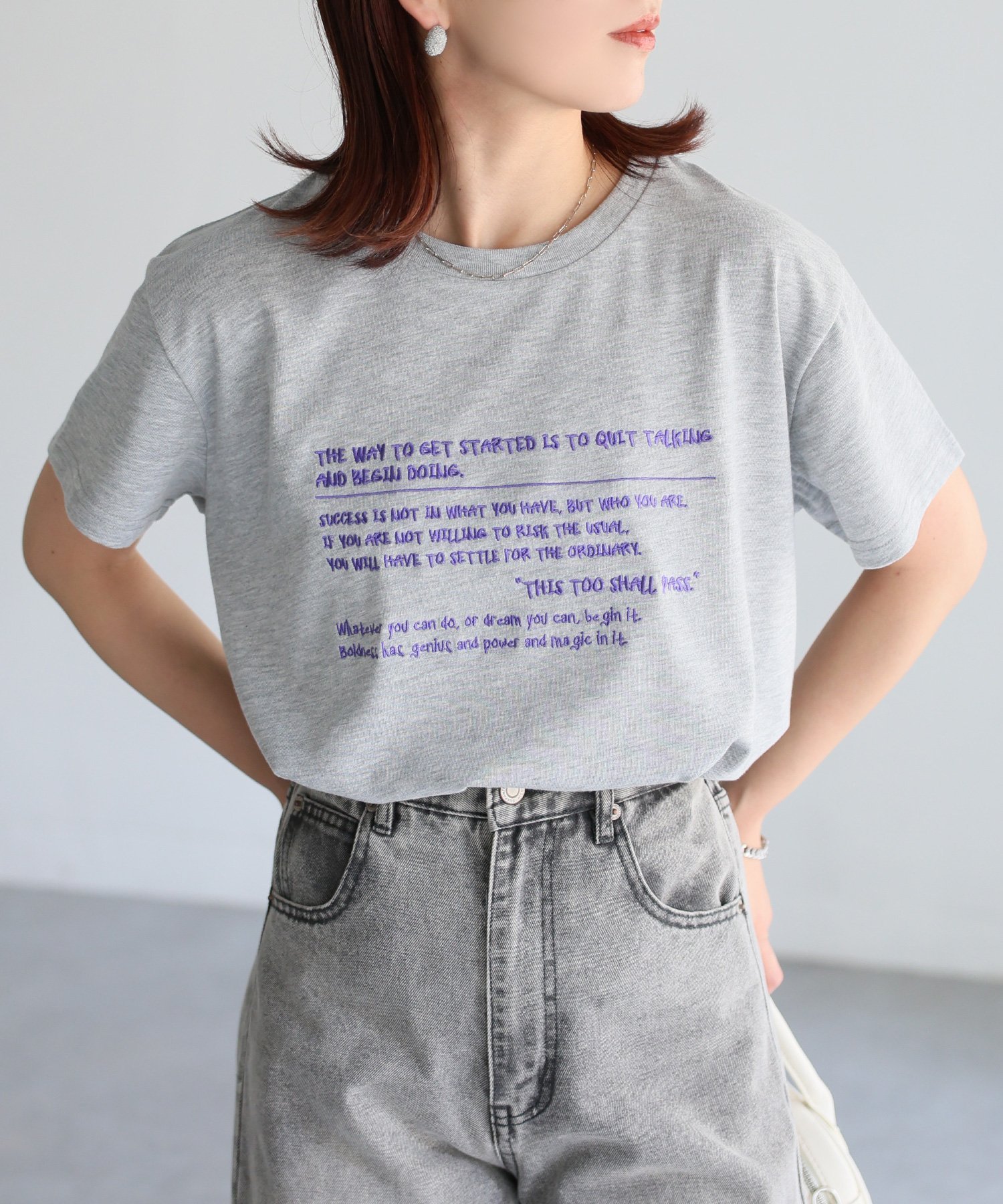 【リベリー/Riberry】の手書き風ロゴ刺繍デザインTシャツ インテリア・キッズ・メンズ・レディースファッション・服の通販 founy(ファニー) 　ファッション　Fashion　レディースファッション　Fashion for Women　トップス・カットソー　Cut & Sew Tops　シャツ・ブラウス・オフィスカジュアル　Elegant Blouses & Button-Ups　ロングTシャツ・Tシャツ　Longline T-Shirts & Tees　インナー　Innerwear　春　Spring　キャップ　Cap, Baseball Cap　コンパクト　Compact, Small Size　シンプル　Simple, Minimal　デニム　Denim, Jeans Material　トレンド　Trend, Trending Now　バルーン　Balloon, Balloon Silhouette　プリント　Print, Printed Pattern　ベーシック　Basic, Essential　半袖　Short Sleeve, Half Sleeve　マーメイド　Mermaid, Fishtail Silhouette　メガネ　Glasses, Eyewear　ルーズ　Loose, Oversized　楽ちん　Easy Fit, Comfortable　ワイド　Wide, Wide Fit　S/S・春夏　SS, Spring/Summer, Warm Season　おすすめ　Recommended / Our Picks　夏　Summer　杢グレー|ID: prp329100004942825 ipo3291000000037099521