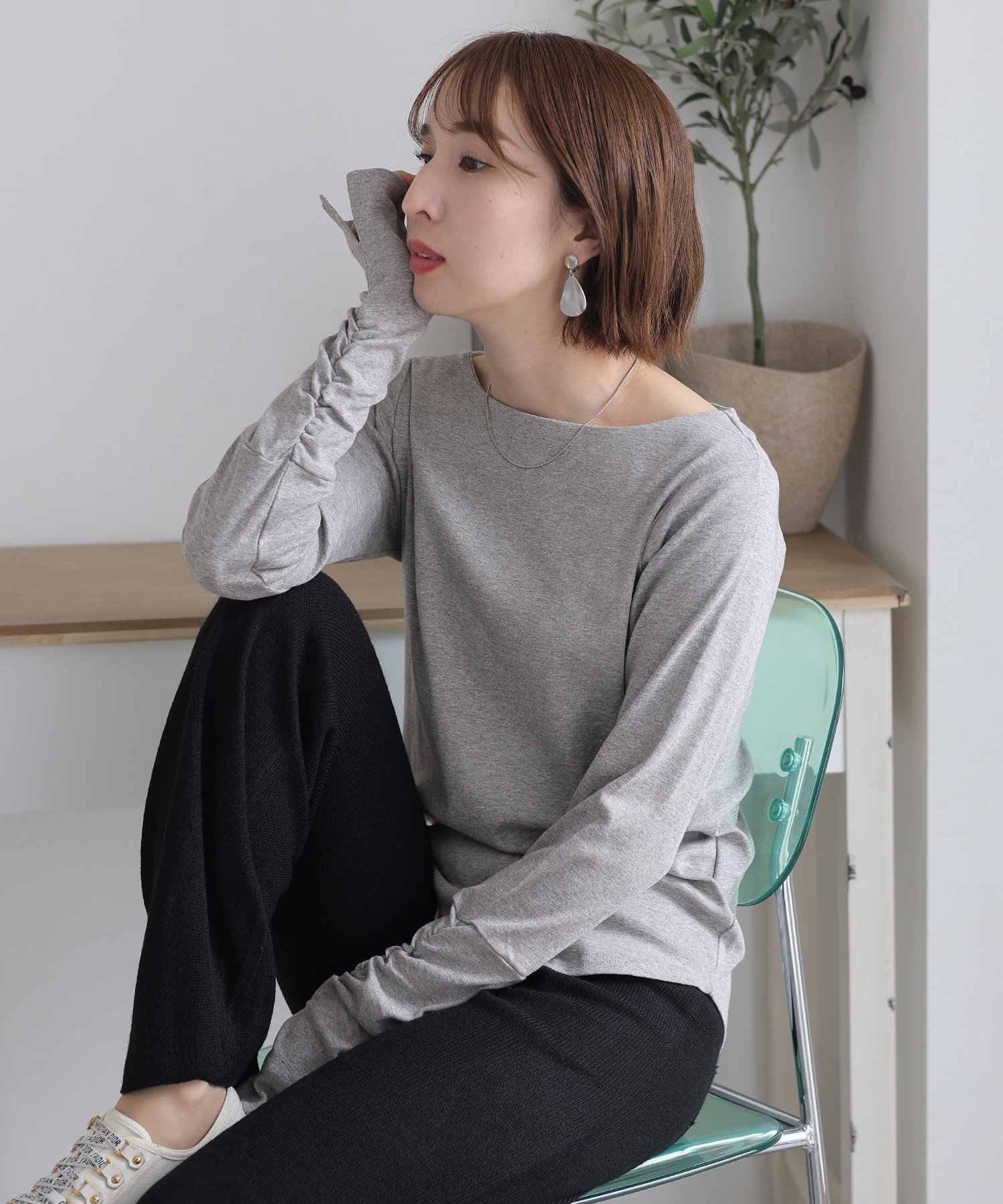 【プールヴー/PourVous】のボートネック指空きTシャツ カットソーきれいめトップス 長袖 七分袖 ブラウス インテリア・キッズ・メンズ・レディースファッション・服の通販 founy(ファニー) 　ファッション　Fashion　レディースファッション　Fashion for Women　トップス・カットソー　Cut & Sew Tops　シャツ・ブラウス・オフィスカジュアル　Elegant Blouses & Button-Ups　ロングTシャツ・Tシャツ　Longline T-Shirts & Tees　カットソー・ベーシックTシャツ　Cut-and-Sewn Tops / Stretch Tees & Basics　カットソー　Cut and Sewn Top　長袖　Long Sleeve, Full Sleeve　杢グレー|ID: prp329100004942828 ipo3291000000037099551