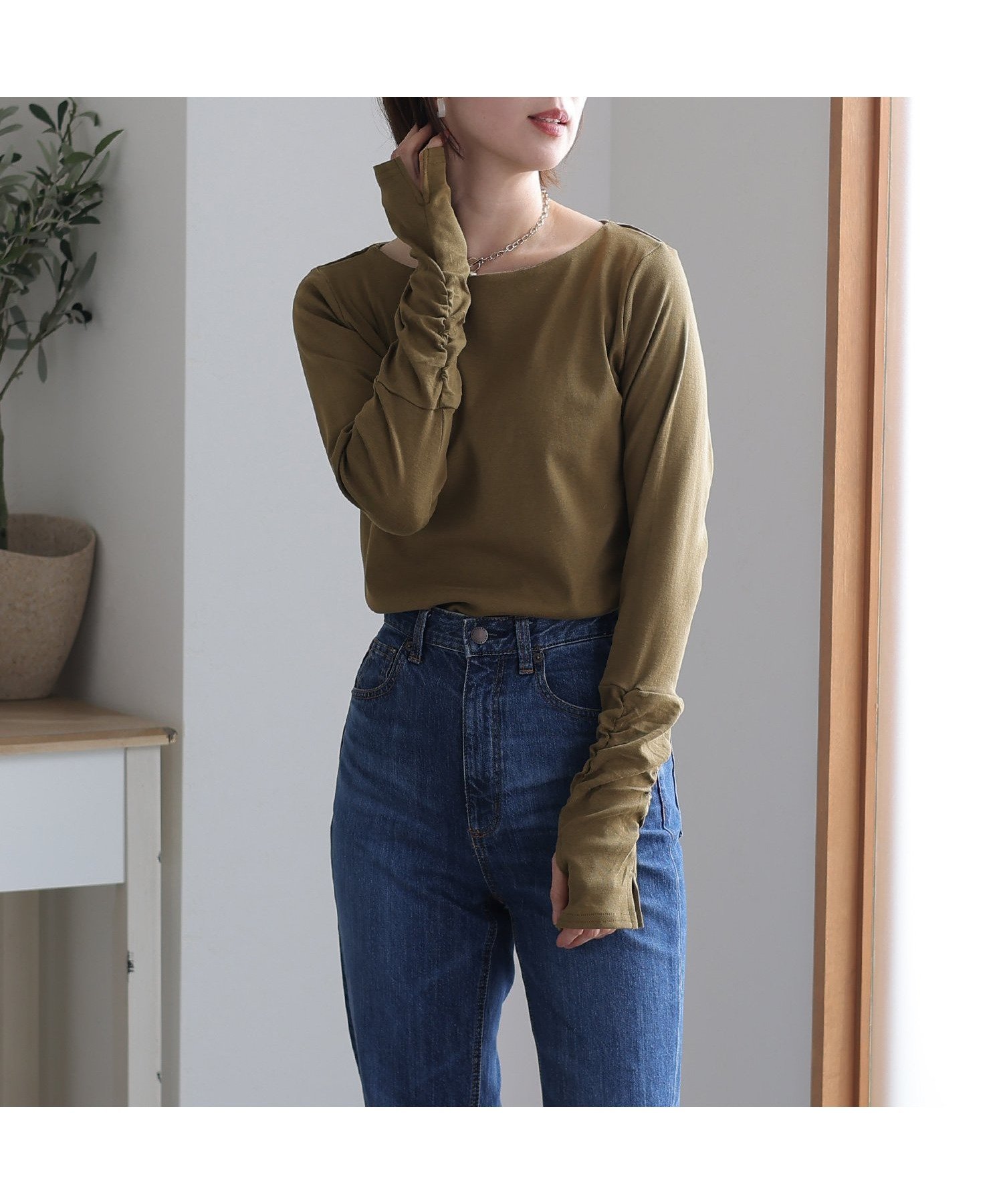 【プールヴー/PourVous】のボートネック指空きTシャツ カットソーきれいめトップス 長袖 七分袖 ブラウス インテリア・キッズ・メンズ・レディースファッション・服の通販 founy(ファニー) 　ファッション　Fashion　レディースファッション　Fashion for Women　トップス・カットソー　Cut & Sew Tops　シャツ・ブラウス・オフィスカジュアル　Elegant Blouses & Button-Ups　ロングTシャツ・Tシャツ　Longline T-Shirts & Tees　カットソー・ベーシックTシャツ　Cut-and-Sewn Tops / Stretch Tees & Basics　カットソー　Cut and Sewn Top　長袖　Long Sleeve, Full Sleeve　カーキ|ID: prp329100004942828 ipo3291000000037099552
