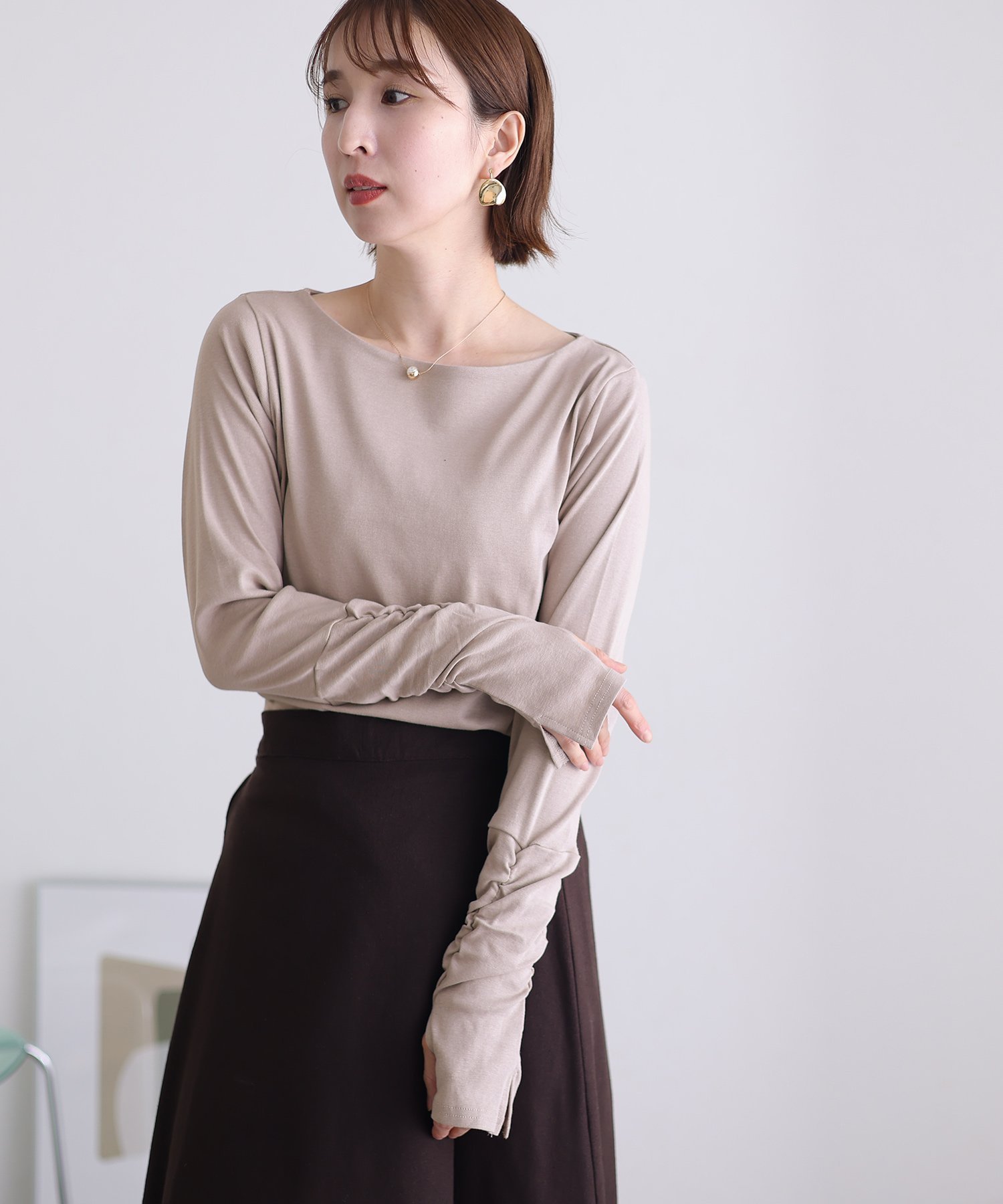 【プールヴー/PourVous】のボートネック指空きTシャツ カットソーきれいめトップス 長袖 七分袖 ブラウス インテリア・キッズ・メンズ・レディースファッション・服の通販 founy(ファニー) 　ファッション　Fashion　レディースファッション　Fashion for Women　トップス・カットソー　Cut & Sew Tops　シャツ・ブラウス・オフィスカジュアル　Elegant Blouses & Button-Ups　ロングTシャツ・Tシャツ　Longline T-Shirts & Tees　カットソー・ベーシックTシャツ　Cut-and-Sewn Tops / Stretch Tees & Basics　カットソー　Cut and Sewn Top　長袖　Long Sleeve, Full Sleeve　グレーベージュ|ID: prp329100004942828 ipo3291000000037099555