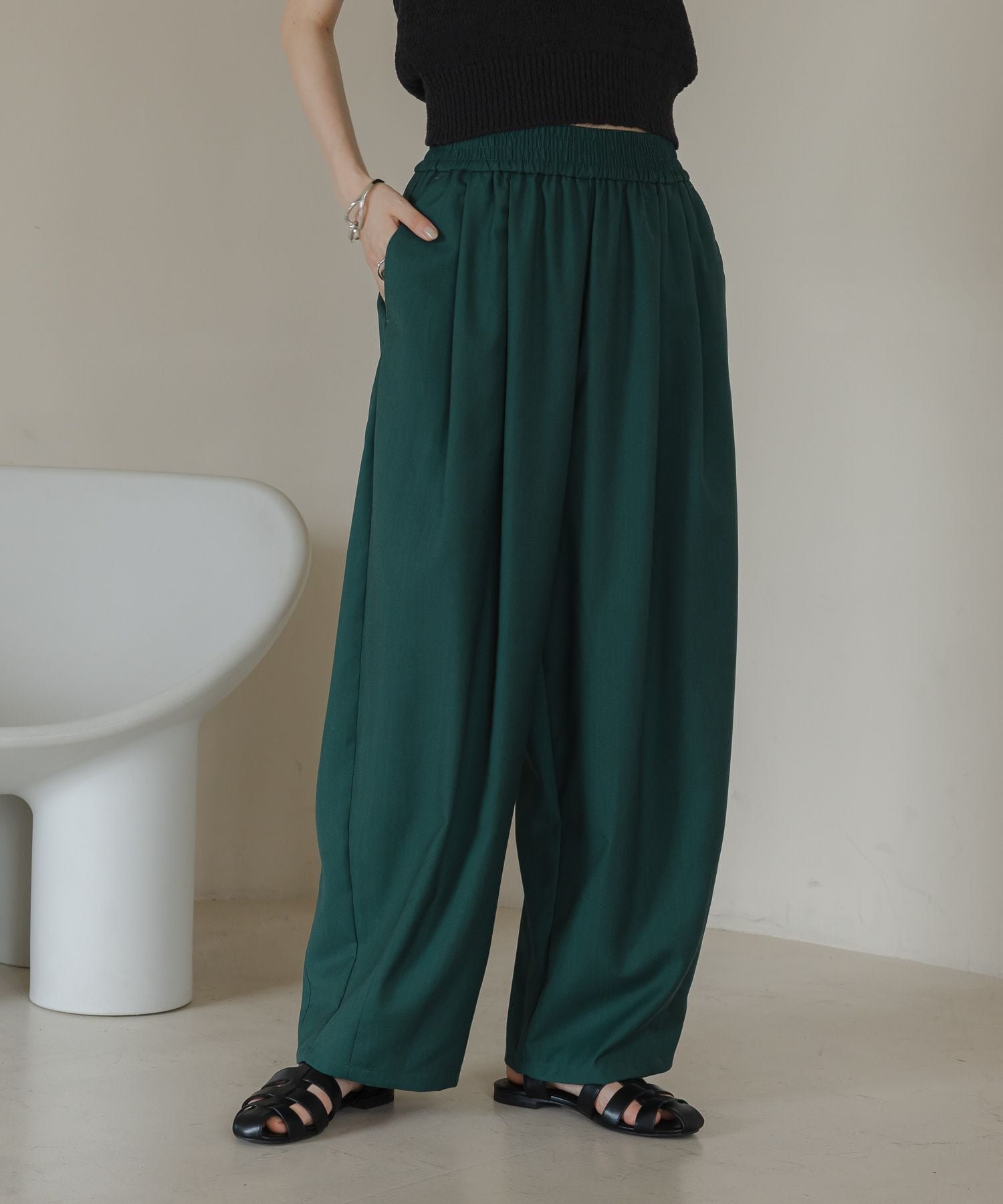 【ローリーズファーム/LOWRYS FARM】のイージーワイドコクーンパンツ インテリア・キッズ・メンズ・レディースファッション・服の通販 founy(ファニー) 　ファッション　Fashion　レディースファッション　Fashion for Women　パンツ　Pants & Trousers　おすすめ　Recommended / Our Picks　なめらか　Smooth, Silky Texture　ギャザー　Gathered, Ruffled　コクーン　Cocoon, Cocoon Silhouette　コンパクト　Compact, Small Size　ショート　Short, Short Length　バランス　Balance, Style Balance　リラックス　Relax, Relaxed Fit　グリーン|ID: prp329100004942857 ipo3291000000037099723