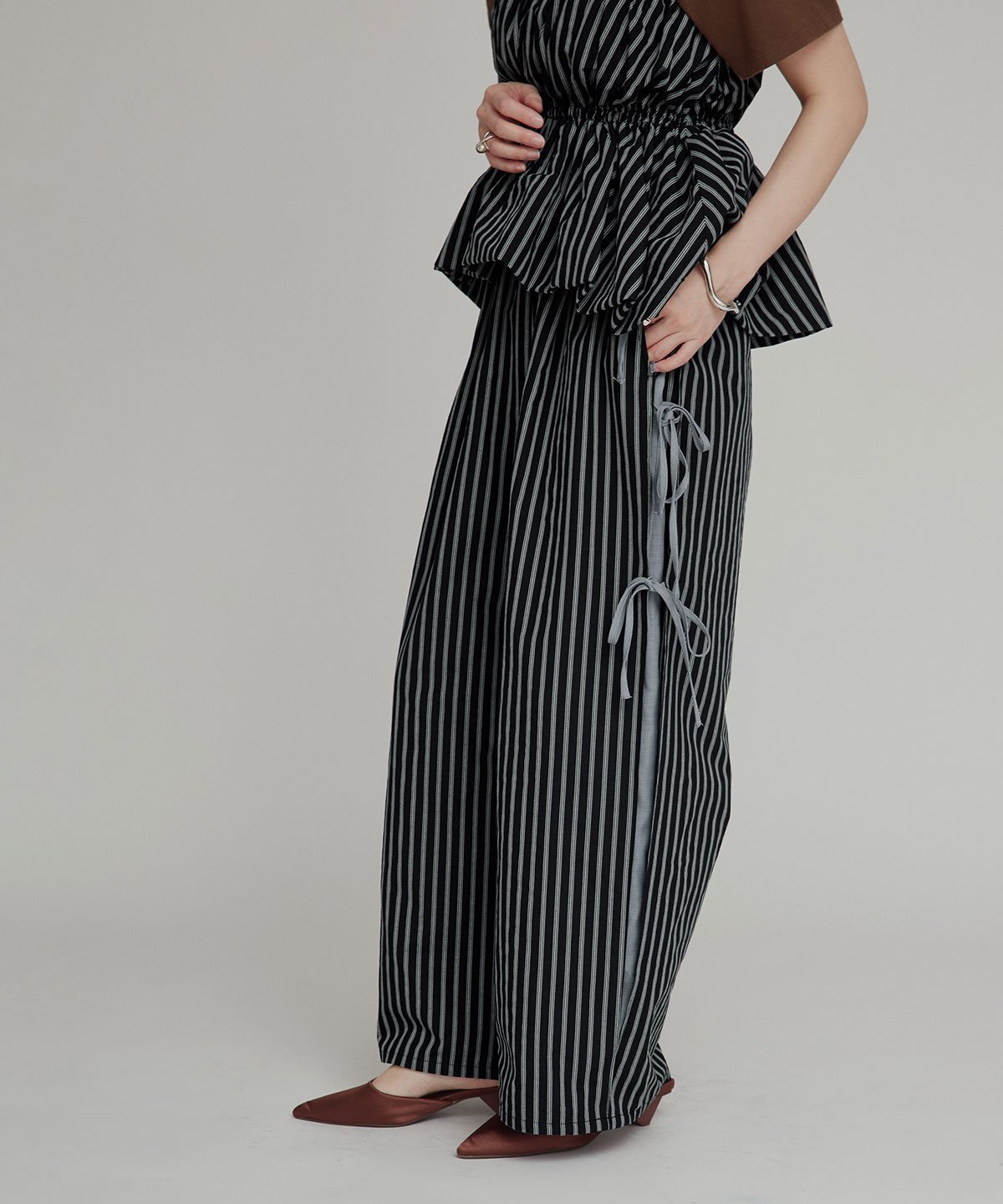 【フーク/W Huku】のブロードストライプサイドリボンパンツ インテリア・キッズ・メンズ・レディースファッション・服の通販 founy(ファニー) 　ファッション　Fashion　レディースファッション　Fashion for Women　パンツ　Pants & Trousers　オリエンタル　Oriental Pattern　ストライプ　Stripe, Striped Pattern　セットアップ　Set-Up, Coordinated Outfit　フォルム　Silhouette, Form　ブロード　Broadcloth, Fine Cotton　ポケット　Pocket, Pocket Detail　ミックス　Mix, Mixed Style　リボン　Ribbon, Bow　ブラック|ID: prp329100004942859 ipo3291000000037099736