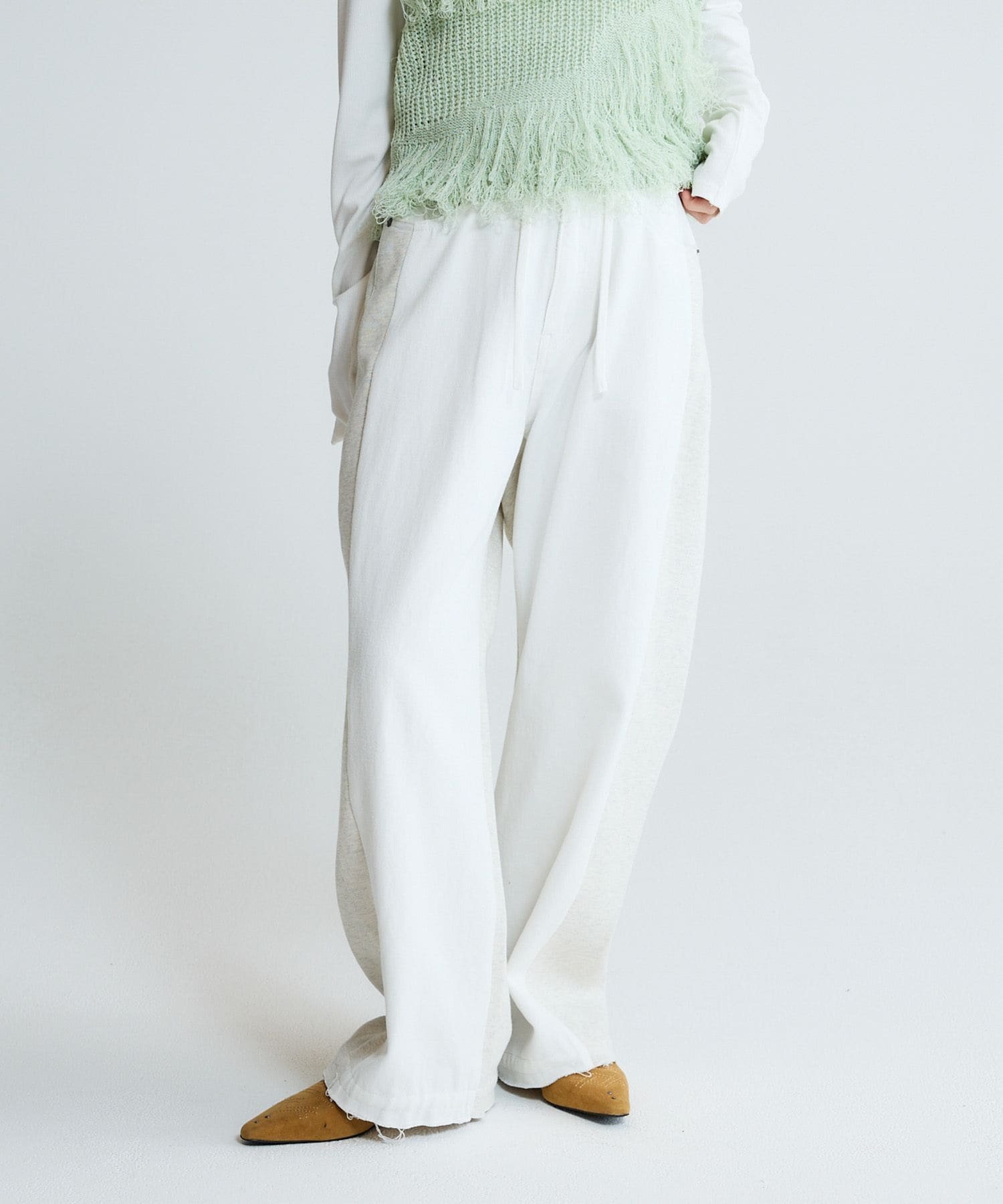 【ジーナシス/JEANASiS】のスウェットコンビデニムパンツ インテリア・キッズ・メンズ・レディースファッション・服の通販 founy(ファニー) 　ファッション　Fashion　レディースファッション　Fashion for Women　パンツ　Pants & Trousers　デニムパンツ・ジーンズ・美脚デニム　Denim Jeans & Pants　おすすめ　Recommended / Our Picks　シンプル　Simple, Minimal　ジャケット　Jacket, Outerwear　スウェット / スエット　Sweatshirt, Sweatwear　デニム　Denim, Jeans Material　ドッキング　Docking, Mixed Material　ドローコード　Drawcord, Drawstring Cord　バランス　Balance, Style Balance　フロント　Front, Front Design　ベーシック　Basic, Essential　ルーズ　Loose, Oversized　ホワイト系その他|ID: prp329100004942866 ipo3291000000037099766