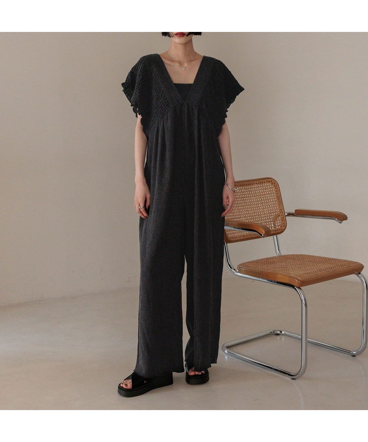 【ローリーズファーム/LOWRYS FARM】のヨウリュウシャーリングサロペット インテリア・キッズ・メンズ・レディースファッション・服の通販 founy(ファニー) 　ファッション　Fashion　レディースファッション　Fashion for Women　ワンピース　Dresses　サロペット&オールインワン　Dungarees & Jumpsuit Styles　おすすめ　Recommended / Our Picks　インナー　Innerwear　サロペット　Overalls, Salopette　シャーリング　Shirring, Ruched　ブラック|ID: prp329100004942867 ipo3291000000037099771