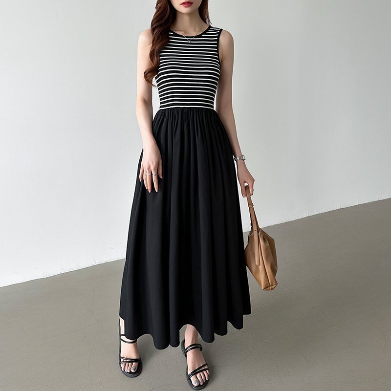 【ココモモ/COCOMOMO】のドッキングワンピース 夏ワンピース 選べるデザイン ワンピース レディース インテリア・キッズ・メンズ・レディースファッション・服の通販 founy(ファニー) 　ファッション　Fashion　レディースファッション　Fashion for Women　ワンピース　Dresses　タンク　Tank Top, Sleeveless Top　ドッキング　Docking, Mixed Material　ノースリーブ　Sleeveless, No-Sleeve　ボーダー　Border, Stripe　ポケット　Pocket, Pocket Detail　半袖　Short Sleeve, Half Sleeve　夏　Summer　無地　Plain, Solid Color　ノースリーブ・ブラックボーダー|ID: prp329100004942868 ipo3291000000037099778