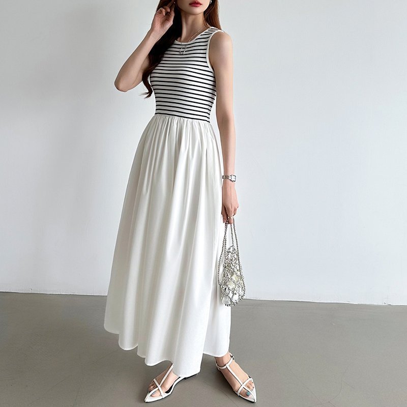 【ココモモ/COCOMOMO】のドッキングワンピース 夏ワンピース 選べるデザイン ワンピース レディース インテリア・キッズ・メンズ・レディースファッション・服の通販 founy(ファニー) 　ファッション　Fashion　レディースファッション　Fashion for Women　ワンピース　Dresses　タンク　Tank Top, Sleeveless Top　ドッキング　Docking, Mixed Material　ノースリーブ　Sleeveless, No-Sleeve　ボーダー　Border, Stripe　ポケット　Pocket, Pocket Detail　半袖　Short Sleeve, Half Sleeve　夏　Summer　無地　Plain, Solid Color　ノースリーブ・ホワイトボーダー|ID: prp329100004942868 ipo3291000000037099780