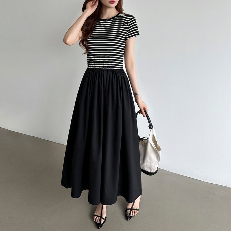 【ココモモ/COCOMOMO】のドッキングワンピース 夏ワンピース 選べるデザイン ワンピース レディース インテリア・キッズ・メンズ・レディースファッション・服の通販 founy(ファニー) 　ファッション　Fashion　レディースファッション　Fashion for Women　ワンピース　Dresses　タンク　Tank Top, Sleeveless Top　ドッキング　Docking, Mixed Material　ノースリーブ　Sleeveless, No-Sleeve　ボーダー　Border, Stripe　ポケット　Pocket, Pocket Detail　半袖　Short Sleeve, Half Sleeve　夏　Summer　無地　Plain, Solid Color　半袖・ブラックボーダー|ID: prp329100004942868 ipo3291000000037099781