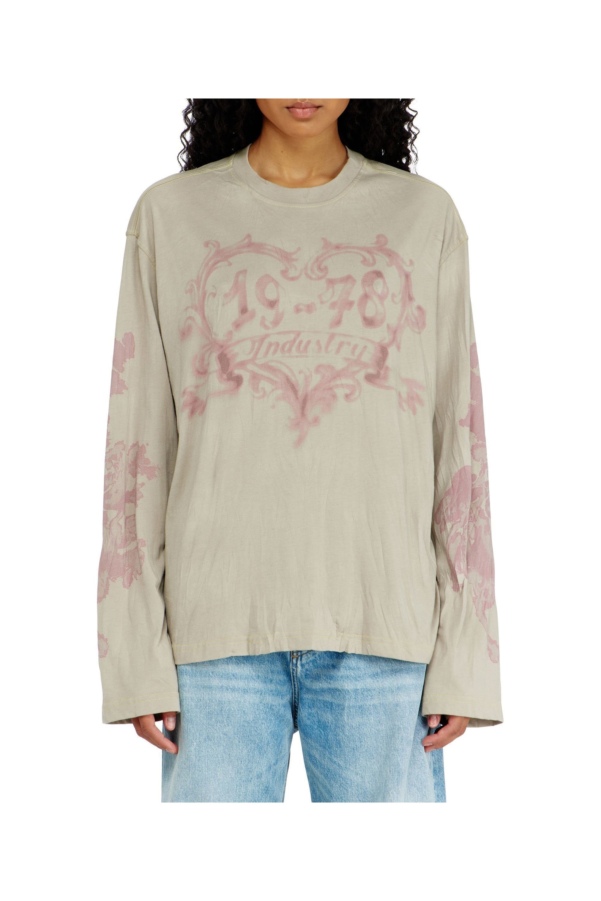 【ディーゼル/DIESEL】のウィメンズ 長袖Tシャツ T-HILARY-LS-AA1 インテリア・キッズ・メンズ・レディースファッション・服の通販 founy(ファニー) 　ファッション　Fashion　レディースファッション　Fashion for Women　トップス・カットソー　Cut & Sew Tops　シャツ・ブラウス・オフィスカジュアル　Elegant Blouses & Button-Ups　ロングTシャツ・Tシャツ　Longline T-Shirts & Tees　フィット　Fit, Slim Fit　フロント　Front, Front Design　プリント　Print, Printed Pattern　リラックス　Relax, Relaxed Fit　長袖　Long Sleeve, Full Sleeve　ベージュ系その他|ID: prp329100004943084 ipo3291000000037102798