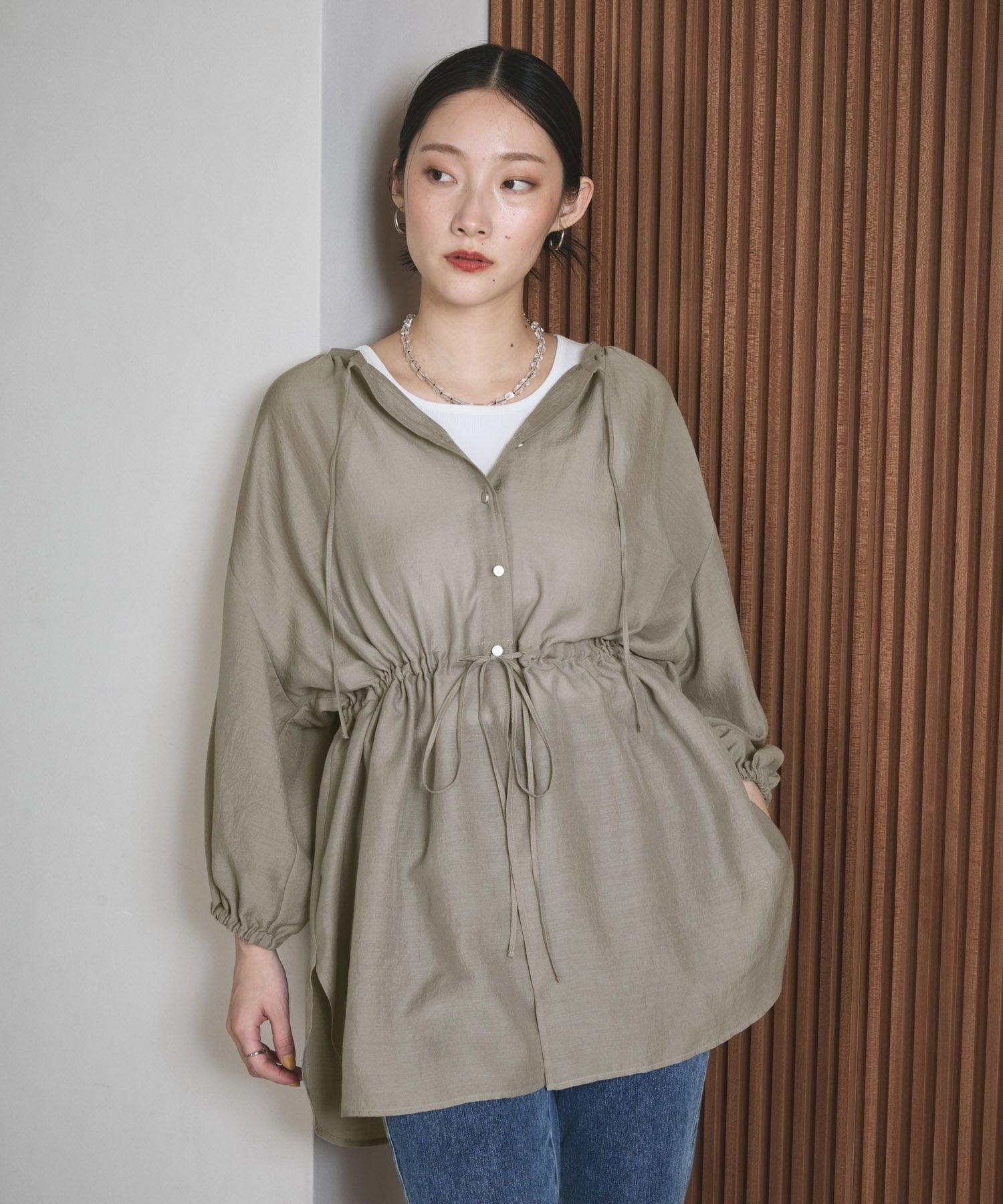 【レプシィム ローリーズファーム/LEPSIM LOWRYS FARM】の着回し5分袖ブラウス《2点セット》 インテリア・キッズ・メンズ・レディースファッション・服の通販 founy(ファニー) 　ファッション　Fashion　レディースファッション　Fashion for Women　トップス・カットソー　Cut & Sew Tops　シャツ・ブラウス・オフィスカジュアル　Elegant Blouses & Button-Ups　おすすめ　Recommended / Our Picks　シルバー　Silver, Metallic Silver　デニム　Denim, Jeans Material　フロント　Front, Front Design　定番　Standard, Basic Item　春　Spring　長袖　Long Sleeve, Full Sleeve　グレー19|ID: prp329100004943115 ipo3291000000037103189