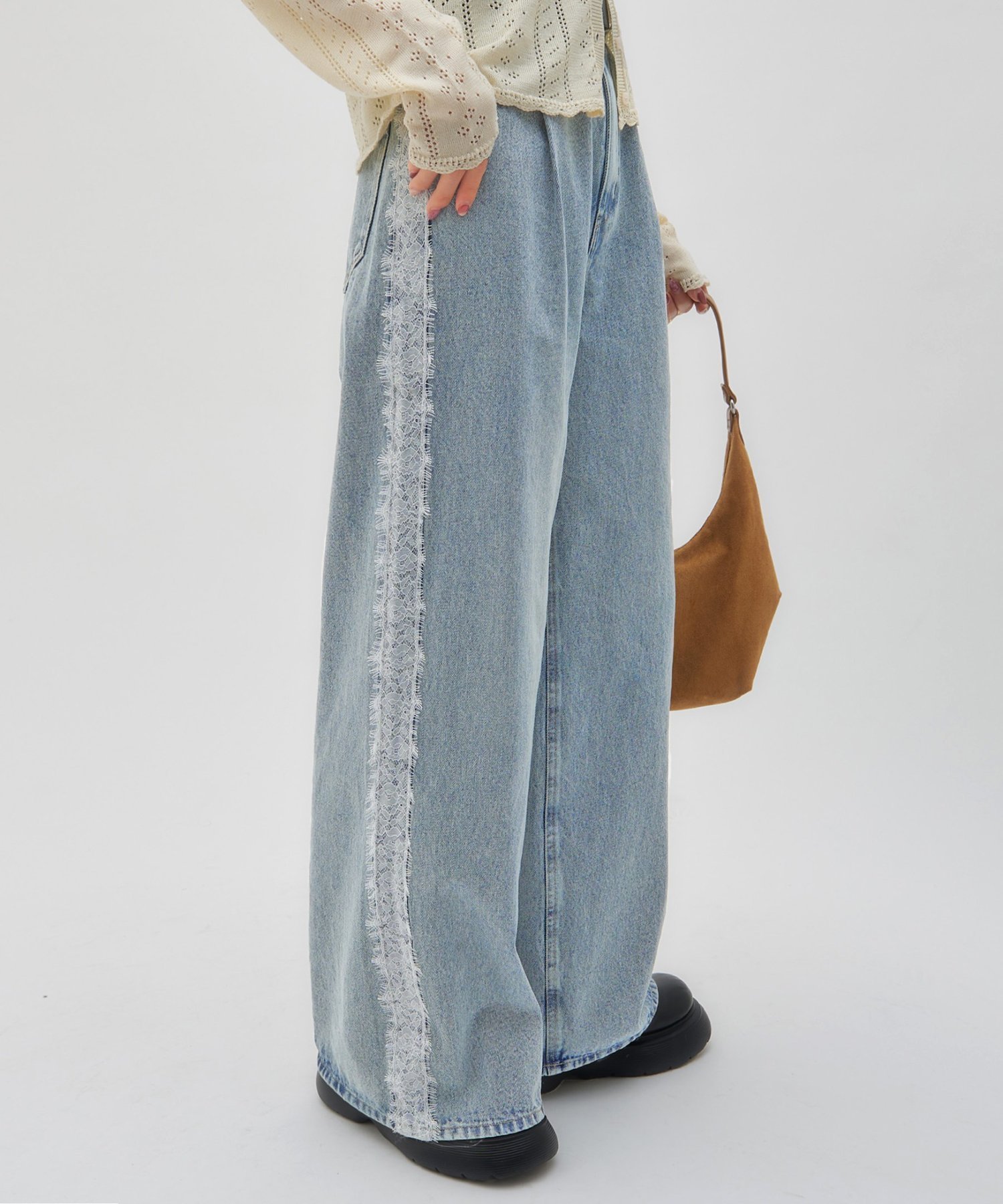 【ディスコート/Discoat】の【umm.】サイドレースデニムワイドパンツ《サイズ展開あり》 インテリア・キッズ・メンズ・レディースファッション・服の通販 founy(ファニー) 　ファッション　Fashion　レディースファッション　Fashion for Women　パンツ　Pants & Trousers　おすすめ　Recommended / Our Picks　コンパクト　Compact, Small Size　シンプル　Simple, Minimal　デニム　Denim, Jeans Material　トレンド　Trend, Trending Now　パッチ　Patch, Appliqué　レース　Lace, Lace Fabric　ワイド　Wide, Wide Fit　夏　Summer　定番　Standard, Basic Item　春　Spring　S/S・春夏　SS, Spring/Summer, Warm Season　ブルー|ID: prp329100004943125 ipo3291000000037103341