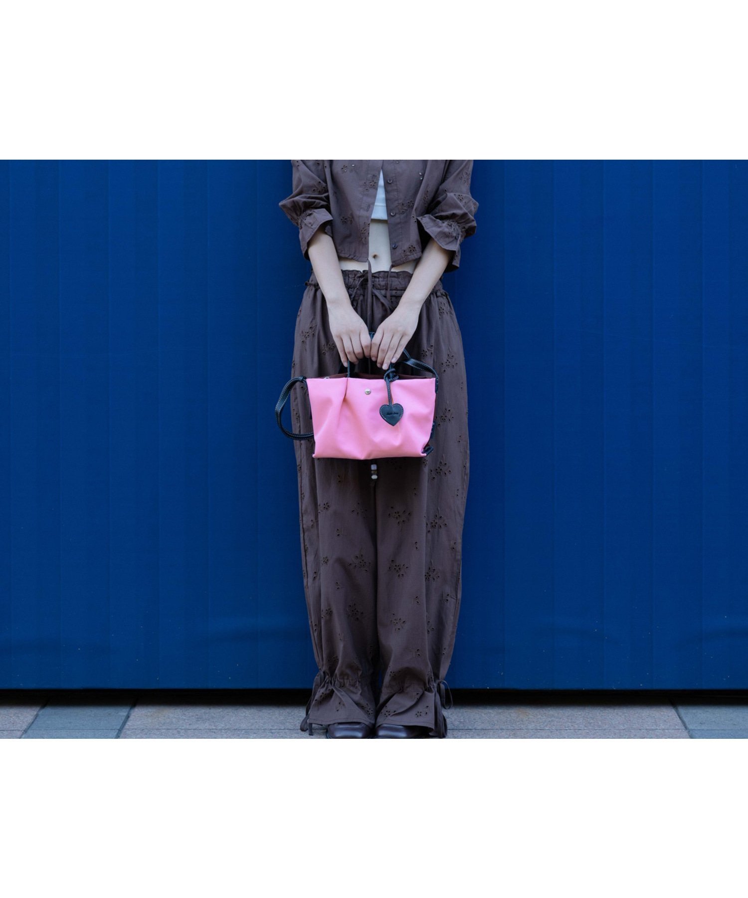 【レガートラルゴ/Legato Largo】の肩楽 ミニショルダーバッグ インテリア・キッズ・メンズ・レディースファッション・服の通販 founy(ファニー) 　ファッション　Fashion　レディースファッション　Fashion for Women　バッグ　Bags　ショルダー　Shoulder, Shoulder Strap　チャーム　Charm, Pendant　ポケット　Pocket, Pocket Detail　ピンク/ブラウン|ID: prp329100004943126 ipo3291000000037103355