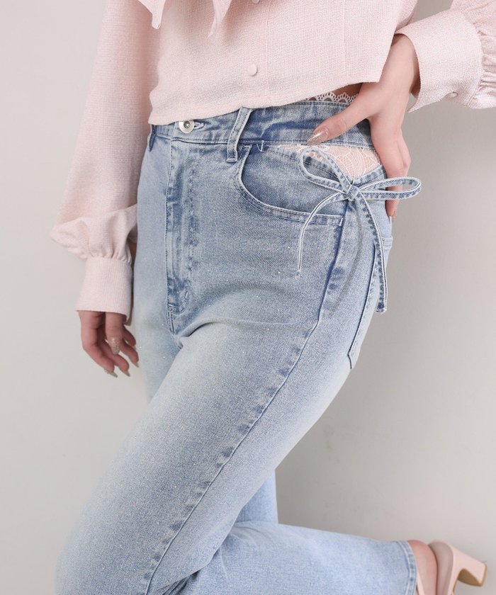 【ナイスクラップ/NICE CLAUP】の【ウォッシャブル】【選べる4サイズ】サイドカットレース美脚ビジューデニム インテリア・キッズ・メンズ・レディースファッション・服の通販 founy(ファニー) https://founy.com/ ファッション Fashion レディースファッション Fashion for Women インディゴ Indigo Denim ウォッシャブル Machine Washable カーディガン Cardigan, Knitwear ガーリー Girly, Feminine Style コンパクト Compact, Small Size ショート Short, Short Length シンプル Simple, Minimal スニーカー Sneakers, Trainers デニム Denim, Jeans Material トレンド Trend, Trending Now バランス Balance, Style Balance ビジュー Bijou, Jewel-like Accent フレア Flare, Flared ブリーチ Bleach, Washed Finish リボン Ribbon, Bow レース Lace, Lace Fabric おすすめ Recommended / Our Picks 2026年 2026 2026春夏・S/S Spring/Summer 2026 SS26 |ID: prp329100004950421 ipo3291000000037149329