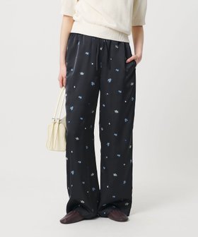 【ビューティ&ユース ユナイテッドアローズ/BEAUTY&YOUTH / UNITED ARROWS】のフラワー エンブロイダリー ドローストリング パンツ ウォッシャブル 人気、トレンドファッション・服の通販 founy(ファニー) ファッション Fashion レディースファッション Fashion for Women パンツ Pants & Trousers ウォッシャブル Machine Washable エンブロイダリー Embroidery Design サテン Satin, Glossy Fabric ジャケット Jacket, Outerwear スプリング Spring, Spring Collection ドローストリング Drawstring, Pull Cord フラワー Flower, Floral ワイド Wide, Wide Fit おすすめ Recommended / Our Picks |ID:prp329100004950439