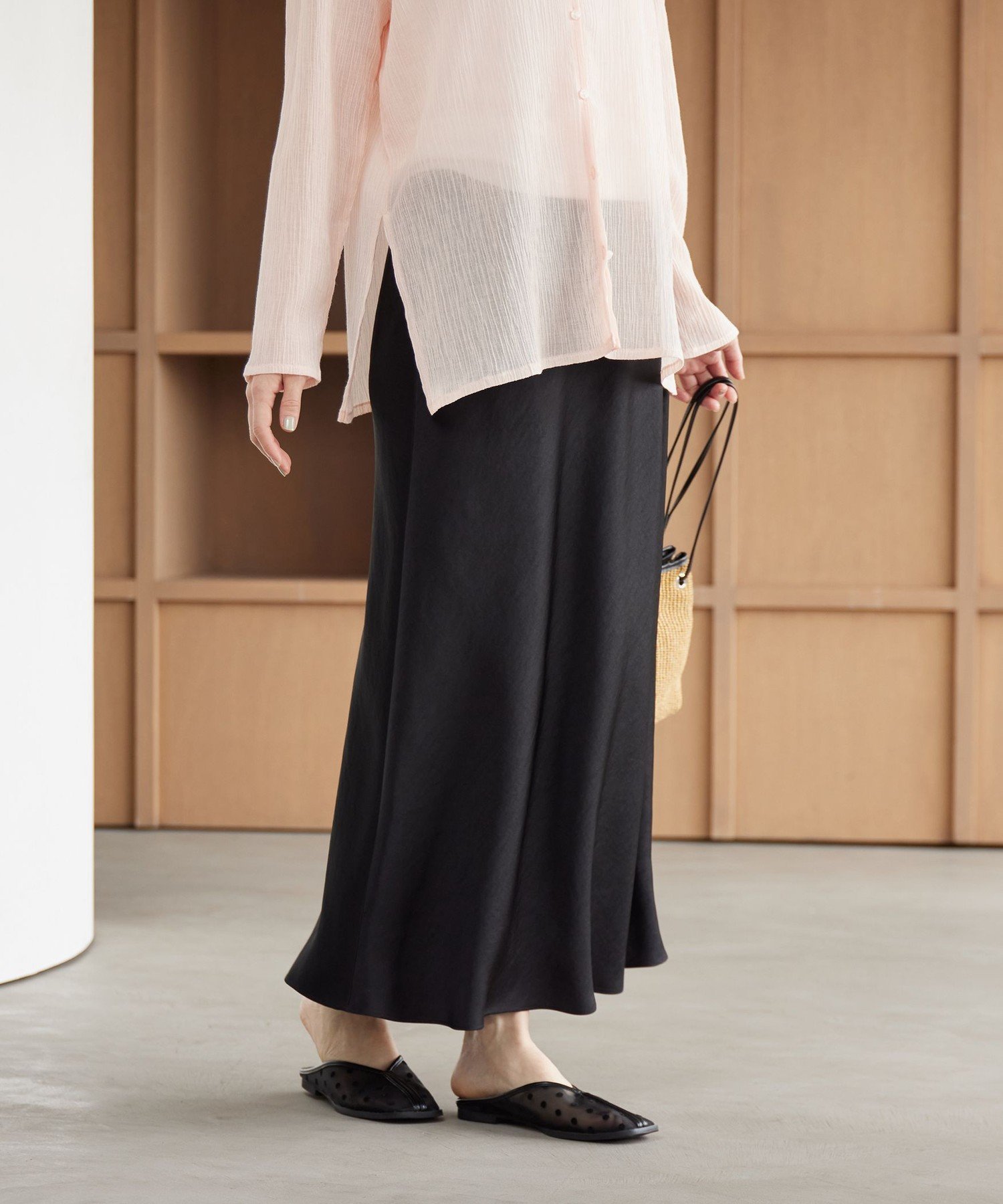 【ビューティ&ユース ユナイテッドアローズ/BEAUTY&YOUTH / UNITED ARROWS】のポリエステルサテン マーメイドフレアスカート 人気、トレンドファッション・服の通販 founy(ファニー) 　ファッション　Fashion　レディースファッション　Fashion for Women　スカート　Skirts　Aライン・フレアスカート　A-Line & Flared Skirts　サテン　Satin, Glossy Fabric　スニーカー　Sneakers, Trainers　ドレープ　Drape, Draping Fabric　フェミニン　Feminine, Girly　フレア　Flare, Flared　マーメイド　Mermaid, Fishtail Silhouette　リネン　Linen, Linen Fabric　リラックス　Relax, Relaxed Fit　エレガント 上品　Elegant　 other-1|ID: prp329100004950482 ipo3291000000037150117