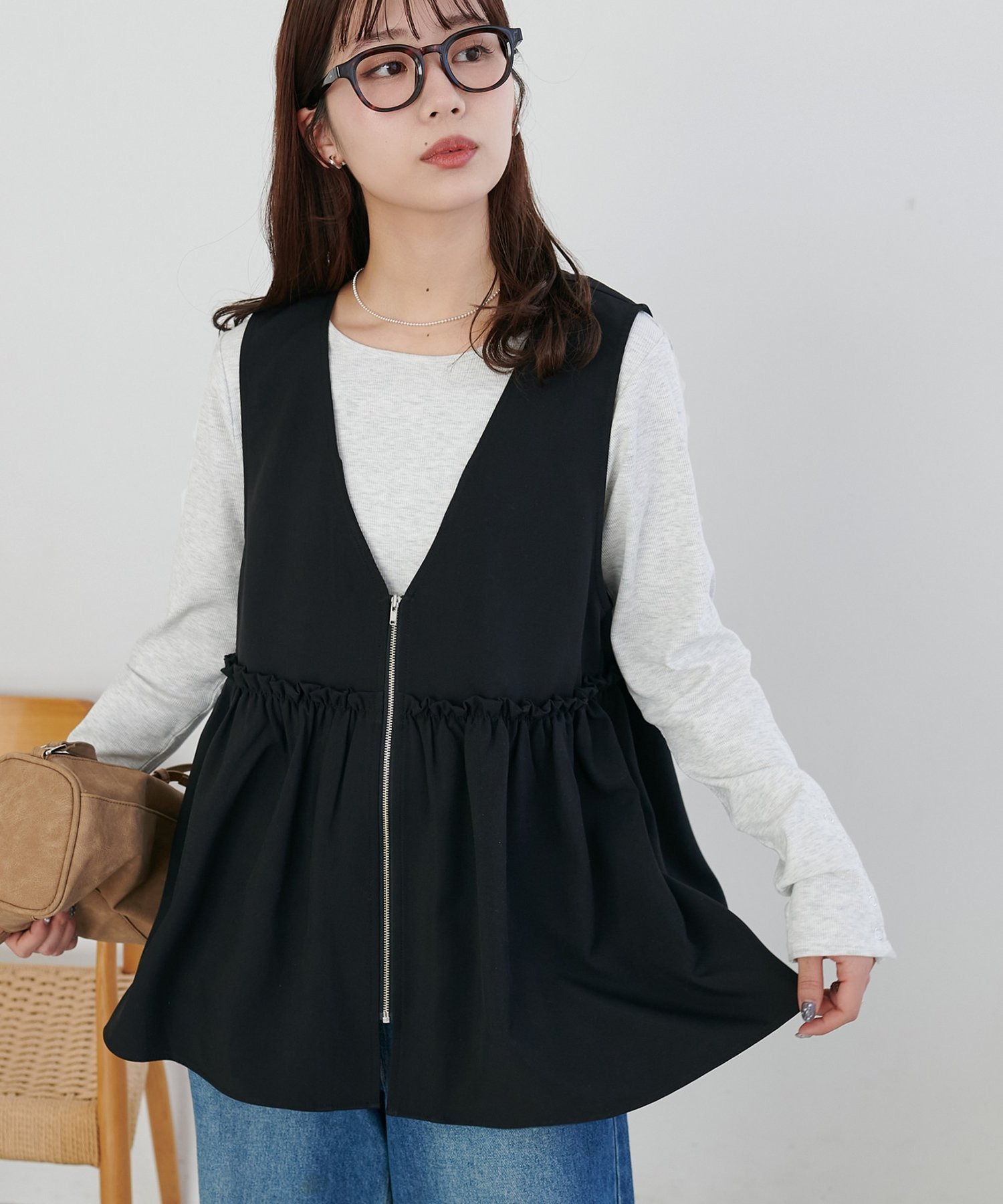 【ディスコート/Discoat】の【WEB限定】ジップベスト インテリア・キッズ・メンズ・レディースファッション・服の通販 founy(ファニー) 　ファッション　Fashion　レディースファッション　Fashion for Women　アウター　Coat / Outerwear Collection　トップス・カットソー　Cut & Sew Tops　ベスト&ジレ / 重ね着スタイル　Vests & Gilets　おすすめ　Recommended / Our Picks　カットソー　Cut and Sewn Top　カーゴパンツ　Cargo Pants, Utility Pants　ギャザー　Gathered, Ruffled　シアー　Sheer, See-Through　ジップ　Zip, Zipper　スラックス　Slacks, Dress Pants　チュニック　Tunic, Long Top　デニム　Denim, Jeans Material　トレンド　Trend, Trending Now　フェミニン　Feminine, Girly　リブニット　Rib Knit, Ribbed Knit　羽織　Haori, Light Jacket　ブラック|ID: prp329100004956871 ipo3291000000037194438