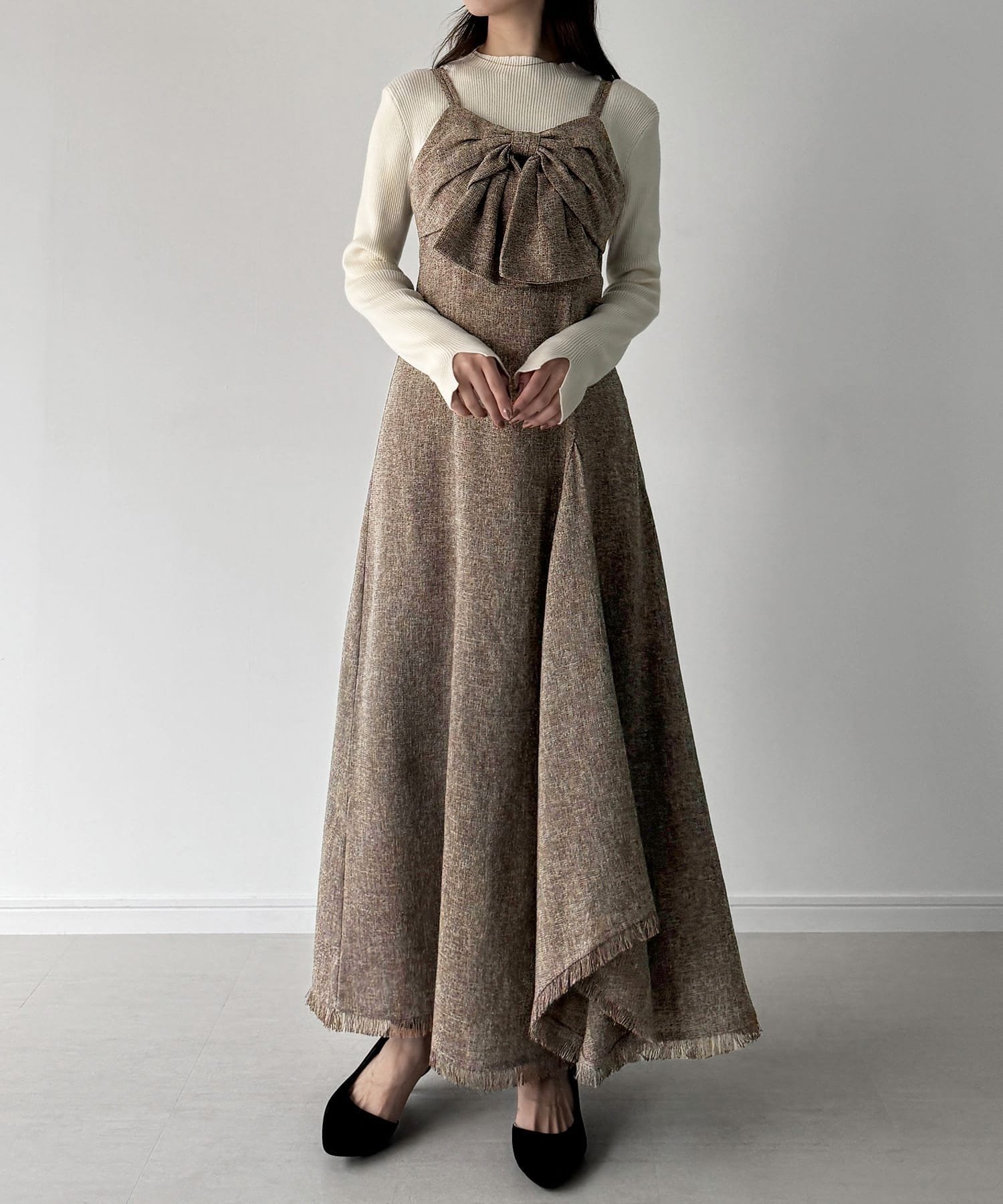 【ジュノア/JUNOAH】のmipiarl 薄手ツイードフロントリボンラッフルキャミワンピース インテリア・キッズ・メンズ・レディースファッション・服の通販 founy(ファニー) 　ファッション　Fashion　レディースファッション　Fashion for Women　ワンピース　Dresses　キャミソールワンピース　Camisole Dresses　ライトブラウン|ID: prp329100004956949 ipo3291000000037195003