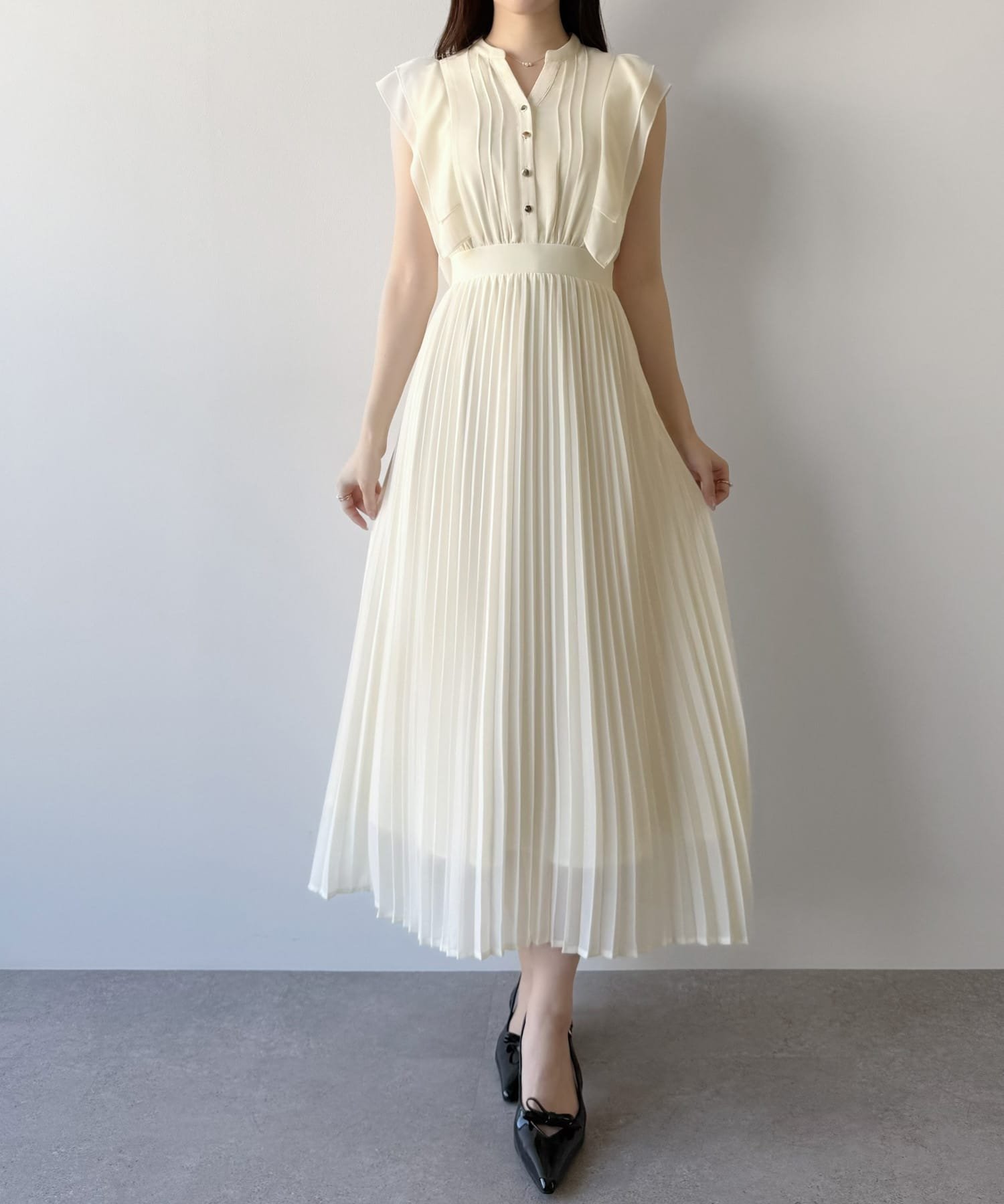 【ジュノア/JUNOAH】のmipiarl ラッフルピンタックプリーツワンピース インテリア・キッズ・メンズ・レディースファッション・服の通販 founy(ファニー) 　ファッション　Fashion　レディースファッション　Fashion for Women　ワンピース　Dresses　アイボリー|ID: prp329100004956982 ipo3291000000037195231