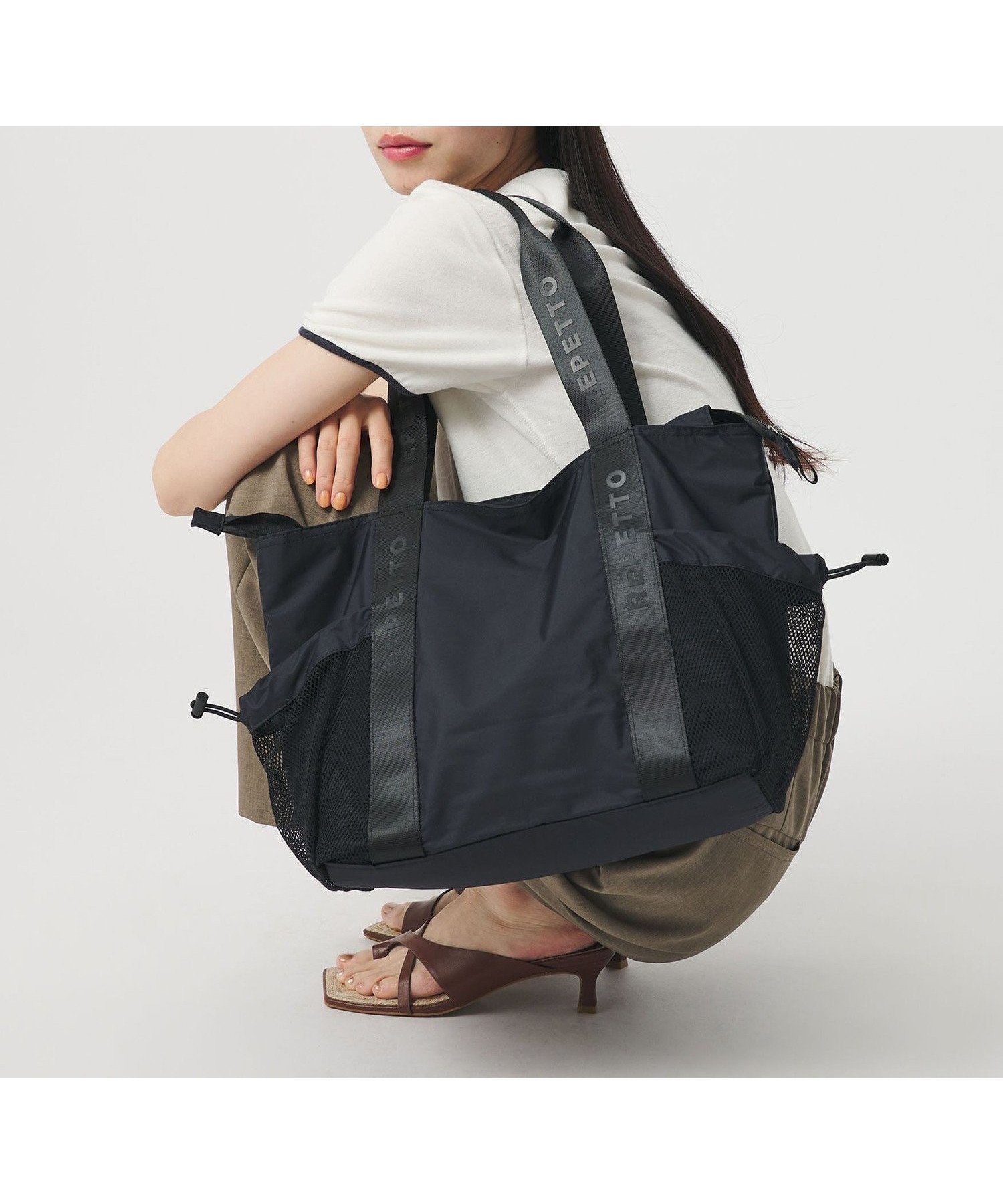 【ビューティ&ユース ユナイテッドアローズ/BEAUTY&YOUTH / UNITED ARROWS】のrepetto Petit Pirouette トートバッグ インテリア・キッズ・メンズ・レディースファッション・服の通販 founy(ファニー) 　ファッション　Fashion　レディースファッション　Fashion for Women　バッグ　Bags　シューズ　Shoes, Footwear　シンプル　Simple, Minimal　スポーティ　Sporty, Casual Athletic　バレエ　Ballet, Ballet Style　ポケット　Pocket, Pocket Detail　メッシュ　Mesh, Net Fabric　モチーフ　Motif, Design Theme　ローズ　Rose, Rose Motif　エレガント 上品　Elegant　ビジネス 仕事 通勤　Business / Work / Commuting　BLACK|ID: prp329100004957175 ipo3291000000037196628