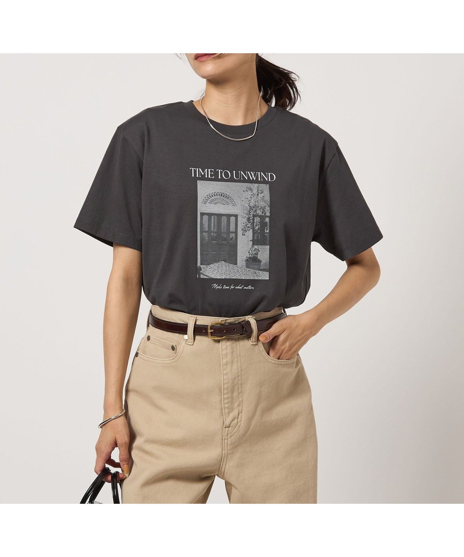 【ユナイテッドアローズ/UNITED ARROWS】のグラフィック フォト Tシャツ インテリア・キッズ・メンズ・レディースファッション・服の通販 founy(ファニー) 　ファッション　Fashion　レディースファッション　Fashion for Women　トップス・カットソー　Cut & Sew Tops　シャツ・ブラウス・オフィスカジュアル　Elegant Blouses & Button-Ups　ロングTシャツ・Tシャツ　Longline T-Shirts & Tees　インド　Indian Textile　インナー　Innerwear　春　Spring　カーディガン　Cardigan, Knitwear　グラフィック　Graphic, Graphic Design　ジャケット　Jacket, Outerwear　プリント　Print, Printed Pattern　モダン　Modern, Contemporary　モチーフ　Motif, Design Theme　モノトーン　Monotone, Black and White　アウトレット　Outlet / Clearance　夏　Summer　DK.GRAY|ID: prp329100004960320 ipo3291000000037217685