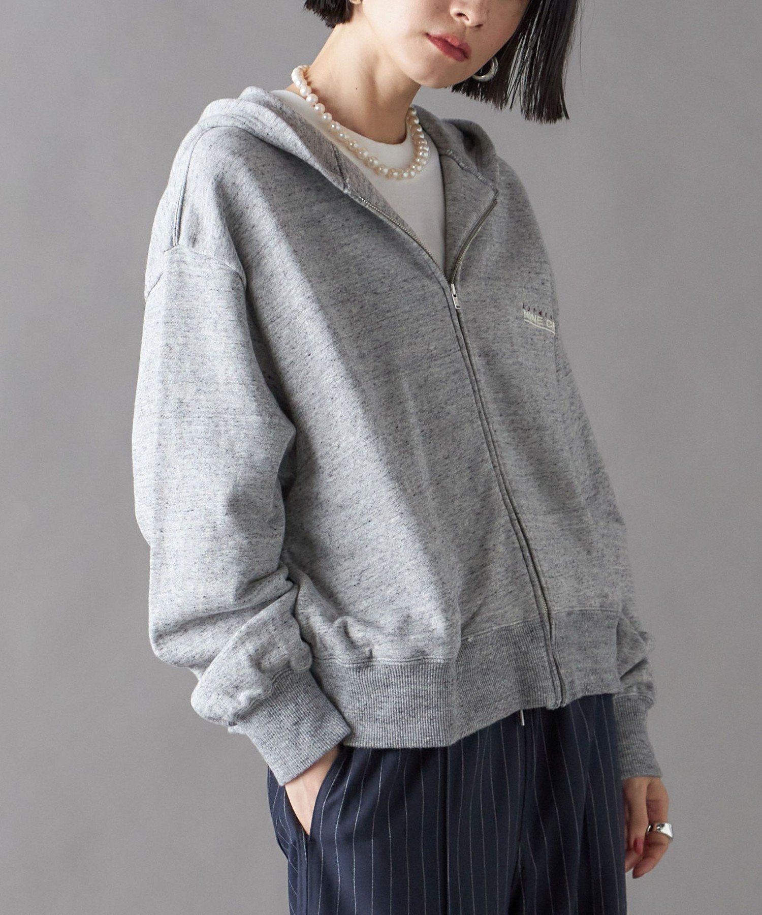 【シップス/SHIPS】のSHIPS NINE CASE ロゴ フーディー インテリア・キッズ・メンズ・レディースファッション・服の通販 founy(ファニー) 　ファッション　Fashion　レディースファッション　Fashion for Women　おすすめ　Recommended / Our Picks　ショート　Short, Short Length　ジャケット　Jacket, Outerwear　スタンダード　Standard, Basic　A/W・秋冬　Autumn/Winter　グレー|ID: prp329100004960327 ipo3291000000037217725