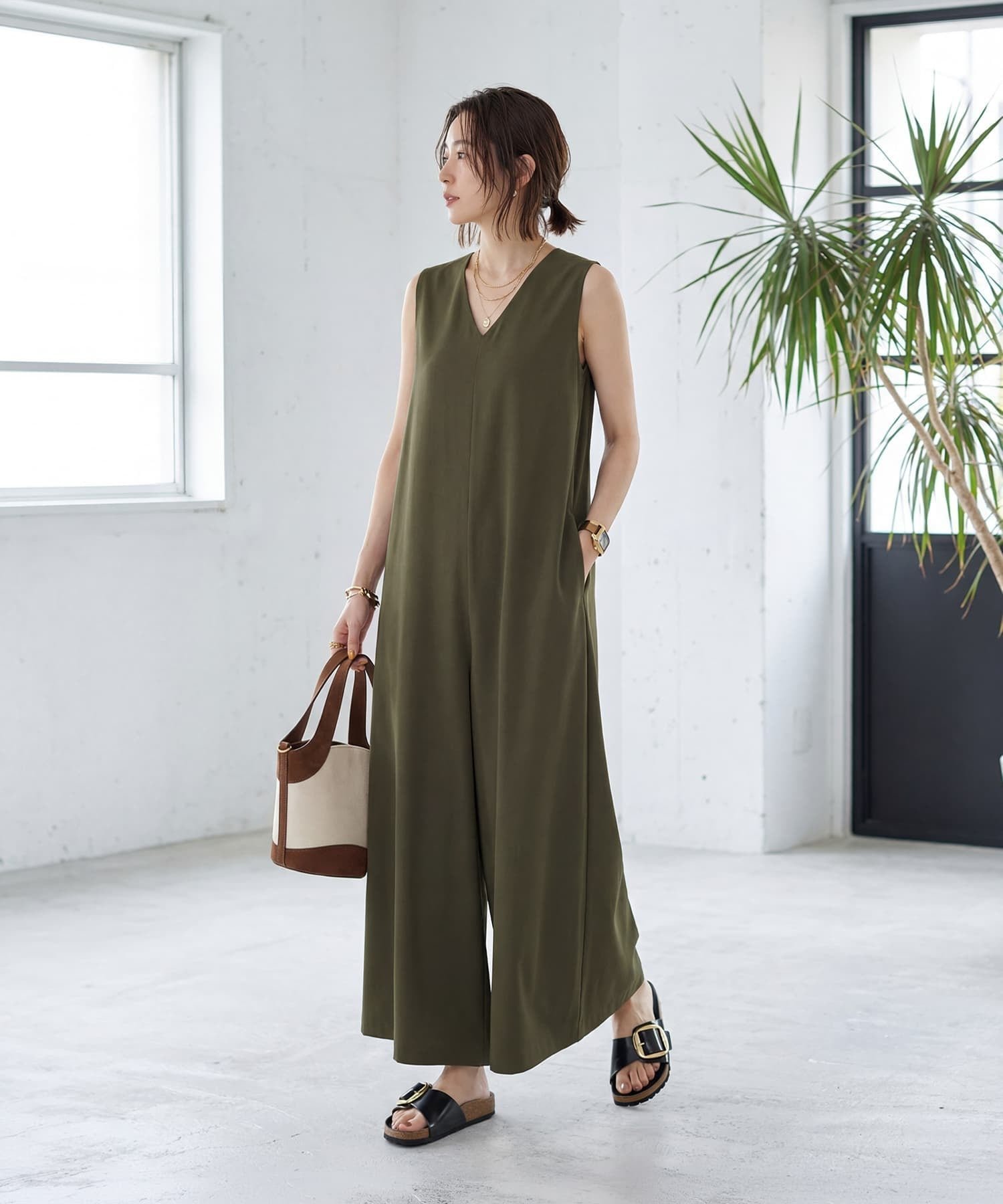 【スタイルデリ/STYLE DELI】のさらさらツイル生地スタイリッシュサロペット 人気、トレンドファッション・服の通販 founy(ファニー) 　ファッション　Fashion　レディースファッション　Fashion for Women　ワンピース　Dresses　サロペット&オールインワン　Dungarees & Jumpsuit Styles　カーディガン　Cardigan, Knitwear　クール　Cool, Chic　サテン　Satin, Glossy Fabric　シンプル　Simple, Minimal　ジャケット　Jacket, Outerwear　ストレッチ　Stretch, Stretchy Fabric　スリット　Slit, Slit Detail　ツイル　Twist, Twisted Detail　ドレープ　Drape, Draping Fabric　パターン　Pattern, Design Print　フォルム　Silhouette, Form　フォーマル　Formal, Dressy　フレア　Flare, Flared　ベスト　Vest, Waistcoat　ポケット　Pocket, Pocket Detail　リボン　Ribbon, Bow　ワイド　Wide, Wide Fit　夏　Summer　エレガント 上品　Elegant　 other-1|ID: prp329100004960343 ipo3291000000037217780