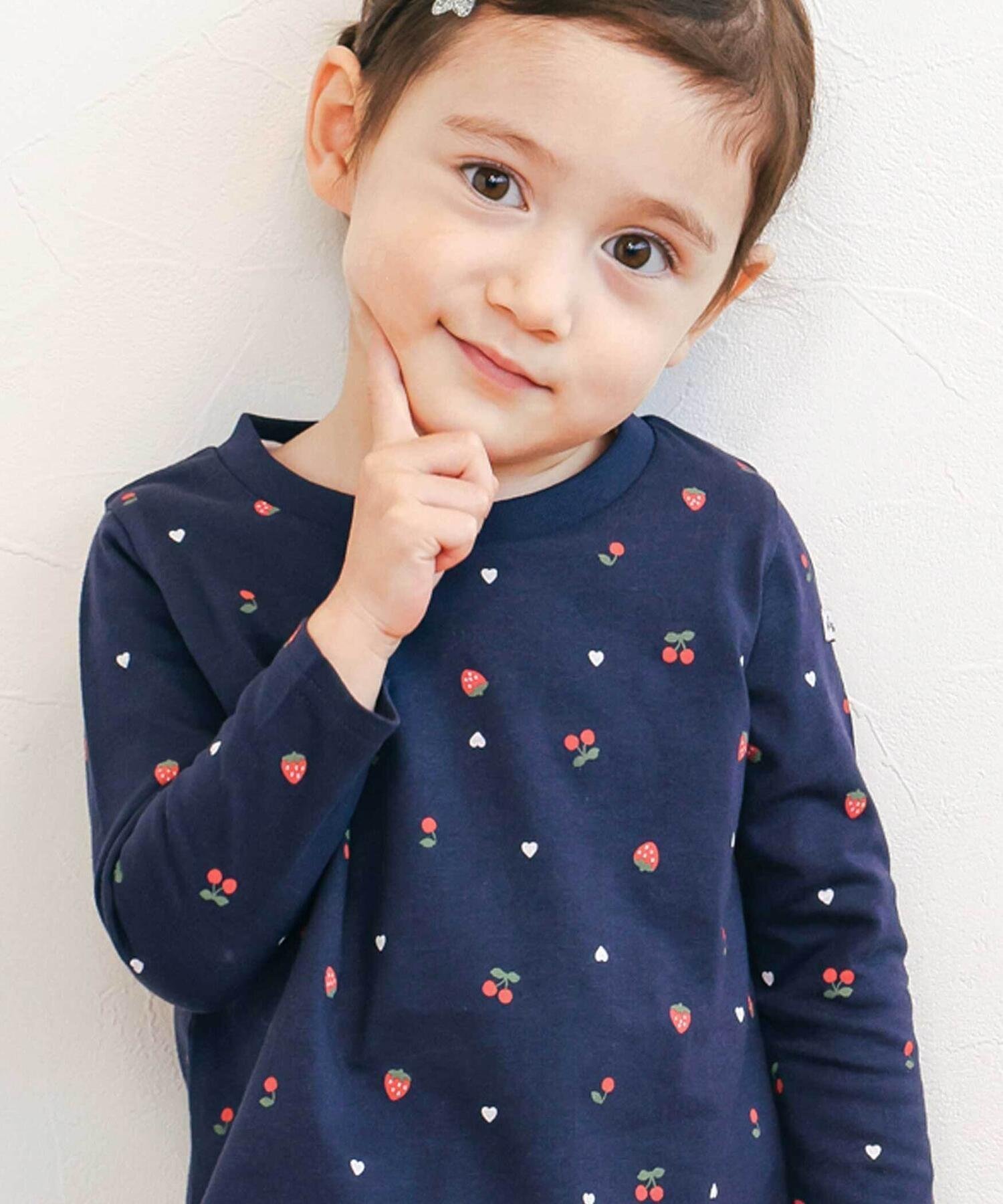 【ベベ オンライン ストア/BEBE ONLINE STORE / KIDS】の【スララク/防汚加工/オーガニックコットン】ときめき女の子長袖Tシャツ(80~130cm) インテリア・キッズ・メンズ・レディースファッション・服の通販 founy(ファニー) 　ファッション　Fashion　キッズファッション　Fashion for Kids　アンダー　Underwear Essentials　イエロー　Yellow　チェリー　Cherry, Cherry Pattern　人気　Popular, Best Seller　猫　Cat, Kitty　長袖　Long Sleeve, Full Sleeve　パープル　Purple, Violet　フリル　Frill, Ruffle　フレンチ　French, French Style　フロント　Front, Front Design　プリント　Print, Printed Pattern　ボーダー　Border, Stripe　モチーフ　Motif, Design Theme　A/W・秋冬　Autumn/Winter　犬　Dog　エレガント 上品　Elegant　2025年　2025　2025-2026秋冬・A/W　Autumn/Winter 2025–26 AW25–26　ネイビー×いちごチェリー総柄|ID: prp329100004960505 ipo3291000000037218788