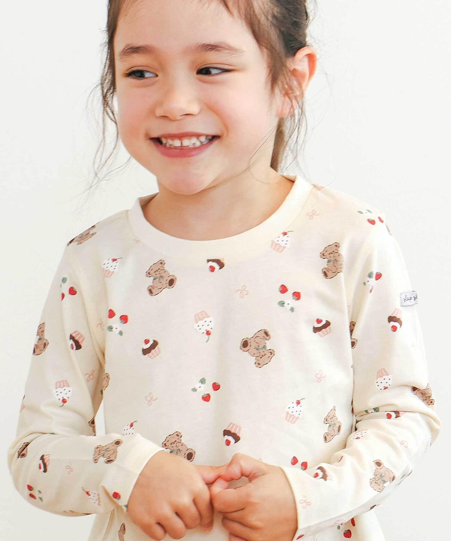 【ベベ オンライン ストア/BEBE ONLINE STORE / KIDS】の【スララク/防汚加工/オーガニックコットン】ときめき女の子長袖Tシャツ(80~130cm) インテリア・キッズ・メンズ・レディースファッション・服の通販 founy(ファニー) 　ファッション　Fashion　キッズファッション　Fashion for Kids　アンダー　Underwear Essentials　イエロー　Yellow　チェリー　Cherry, Cherry Pattern　人気　Popular, Best Seller　猫　Cat, Kitty　長袖　Long Sleeve, Full Sleeve　パープル　Purple, Violet　フリル　Frill, Ruffle　フレンチ　French, French Style　フロント　Front, Front Design　プリント　Print, Printed Pattern　ボーダー　Border, Stripe　モチーフ　Motif, Design Theme　A/W・秋冬　Autumn/Winter　犬　Dog　エレガント 上品　Elegant　2025年　2025　2025-2026秋冬・A/W　Autumn/Winter 2025–26 AW25–26　クリーム×くまカップケーキ総柄|ID: prp329100004960505 ipo3291000000037218798