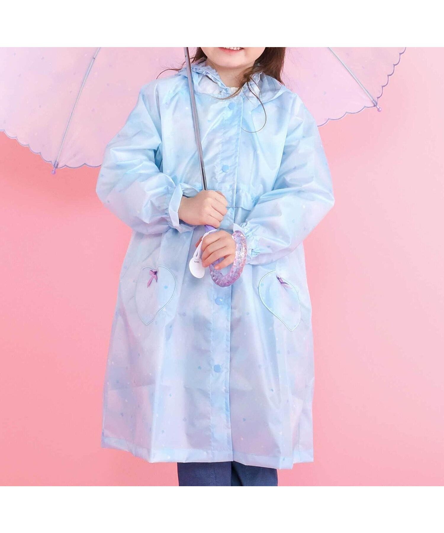 【ベベ オンライン ストア/BEBE ONLINE STORE / KIDS】の【お揃い】ハートキラキラプリント総柄レース手提げ袋付きレインコート(95~135cm) インテリア・キッズ・メンズ・レディースファッション・服の通販 founy(ファニー) 　ファッション　Fashion　キッズファッション　Fashion for Kids　春　Spring　ガーリー　Girly, Feminine Style　グラデーション　Gradient, Ombre　コレクション　Collection, Seasonal Line　傘　Umbrella, Parasol　パープル　Purple, Violet　フリル　Frill, Ruffle　フレンチ　French, French Style　モチーフ　Motif, Design Theme　リュック　Backpack, Rucksack　レース　Lace, Lace Fabric　S/S・春夏　SS, Spring/Summer, Warm Season　夏　Summer　エレガント 上品　Elegant　2026年　2026　2026春夏・S/S　Spring/Summer 2026 SS26　ブルー系|ID: prp329100004960553 ipo3291000000037219038