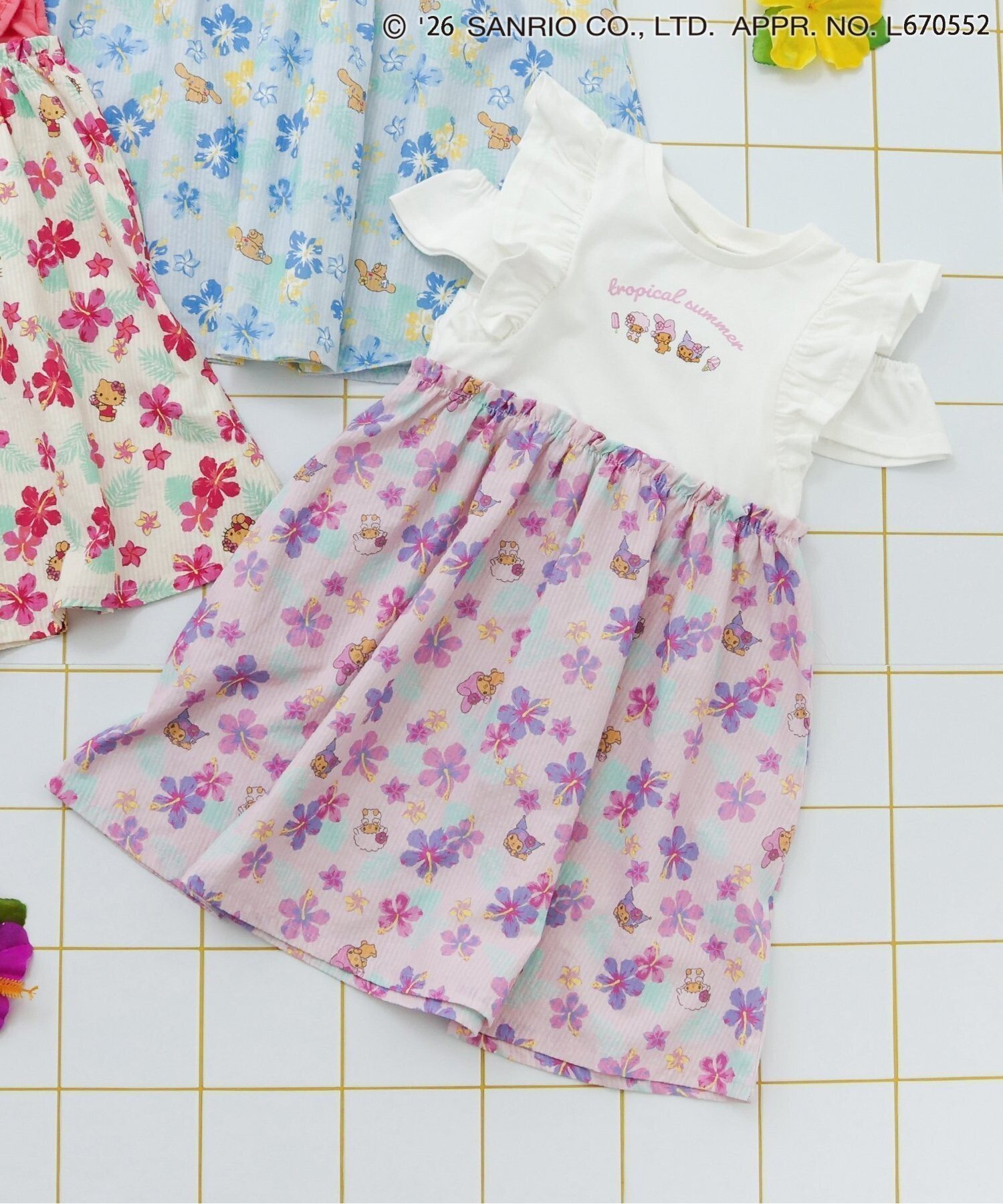 【エフオー オンラインストア/F.O.Online Store / KIDS】の【サンリオキャラクターズ】トロピカルオフショルワンピース インテリア・キッズ・メンズ・レディースファッション・服の通販 founy(ファニー) 　ファッション　Fashion　キッズファッション　Fashion for Kids　ワンピース　Dresses　コレクション　Collection, Seasonal Line　プリント　Print, Printed Pattern　リゾート　Resort, Vacation Style　夏　Summer　旅行　Travel　アイボリー|ID: prp329100004960576 ipo3291000000037219154