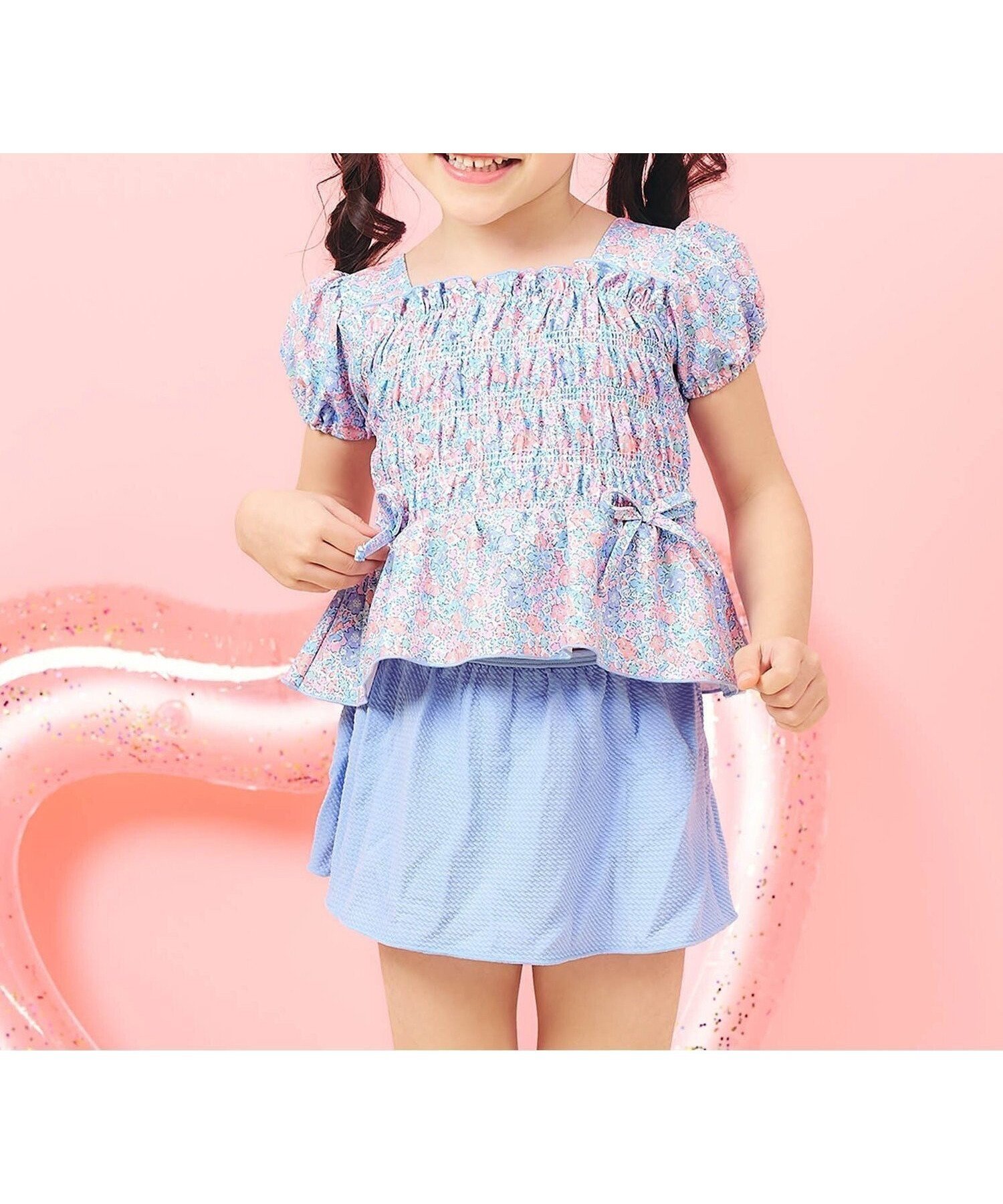 【エフオー オンラインストア/F.O.Online Store / KIDS】の【UVカット/リンク】ギンガム・トロピカル・フラワーシャーリングセパレート水着 UVカット インテリア・キッズ・メンズ・レディースファッション・服の通販 founy(ファニー) 　ファッション　Fashion　キッズファッション　Fashion for Kids　ギンガム　Gingham, Gingham Fabric　シャーリング　Shirring, Ruched　スリーブ　Sleeve, Long Sleeve / Short Sleeve　セパレート　Separate, Two-Piece　バランス　Balance, Style Balance　フィット　Fit, Slim Fit　水着　Swimsuit, Swimwear　無地　Plain, Solid Color　サックス|ID: prp329100004960625 ipo3291000000037219402