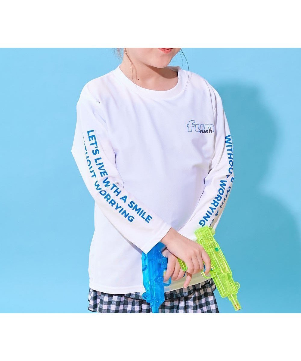 【デビロック/devirock / KIDS】のUVカット Tシャツ型 長袖ラッシュガード 子供服 キッズ 男の子 女の子 海 26SS インテリア・キッズ・メンズ・レディースファッション・服の通販 founy(ファウニー) 　ファッション　Fashion　キッズファッション　Fashion for Kids　ストレッチ　Stretch, Stretchy Fabric　長袖　Long Sleeve, Full Sleeve　フィット　Fit, Slim Fit　プリント　Print, Printed Pattern　2026年　2026　2026春夏・S/S　Spring/Summer 2026 SS26　012-袖ロゴ-ホワイト|ID: prp329100004960748 ipo3291000000037333962