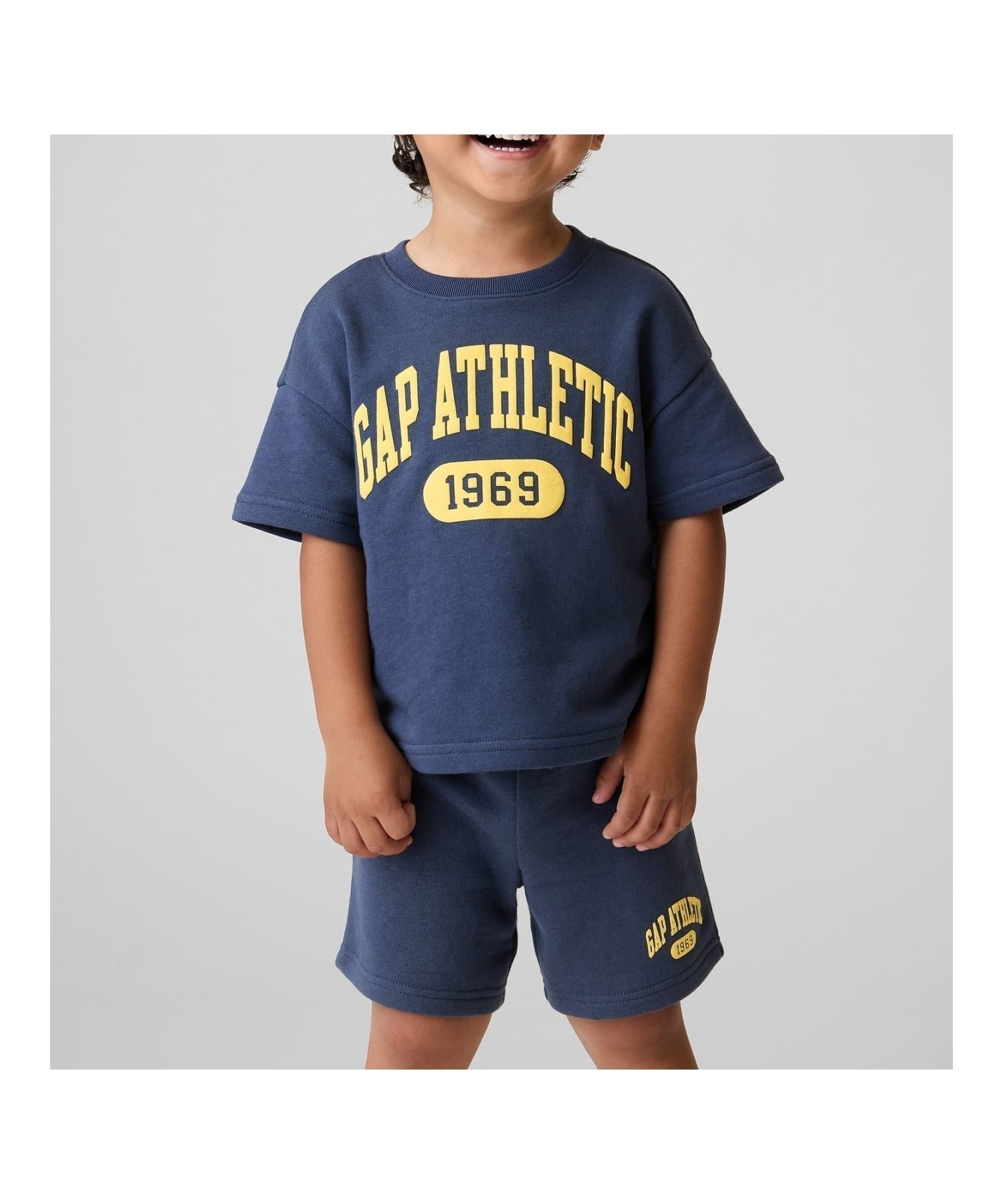 【ギャップ/GAP / KIDS】のbabyGap フレンチテリー 半袖 スウェットシャツ インテリア・キッズ・メンズ・レディースファッション・服の通販 founy(ファウニー) 　ファッション　Fashion　キッズファッション　Fashion for Kids　グラフィック　Graphic, Graphic Design　ショルダー　Shoulder, Shoulder Strap　ストレート　Straight, Straight Cut　ドロップ　Drop Shoulder, Dropped Style　フィット　Fit, Slim Fit　フレンチ　French, French Style　フロント　Front, Front Design　リラックス　Relax, Relaxed Fit　半袖　Short Sleeve, Half Sleeve　VINTAGE_NAVY|ID: prp329100004960987 ipo3291000000037380451