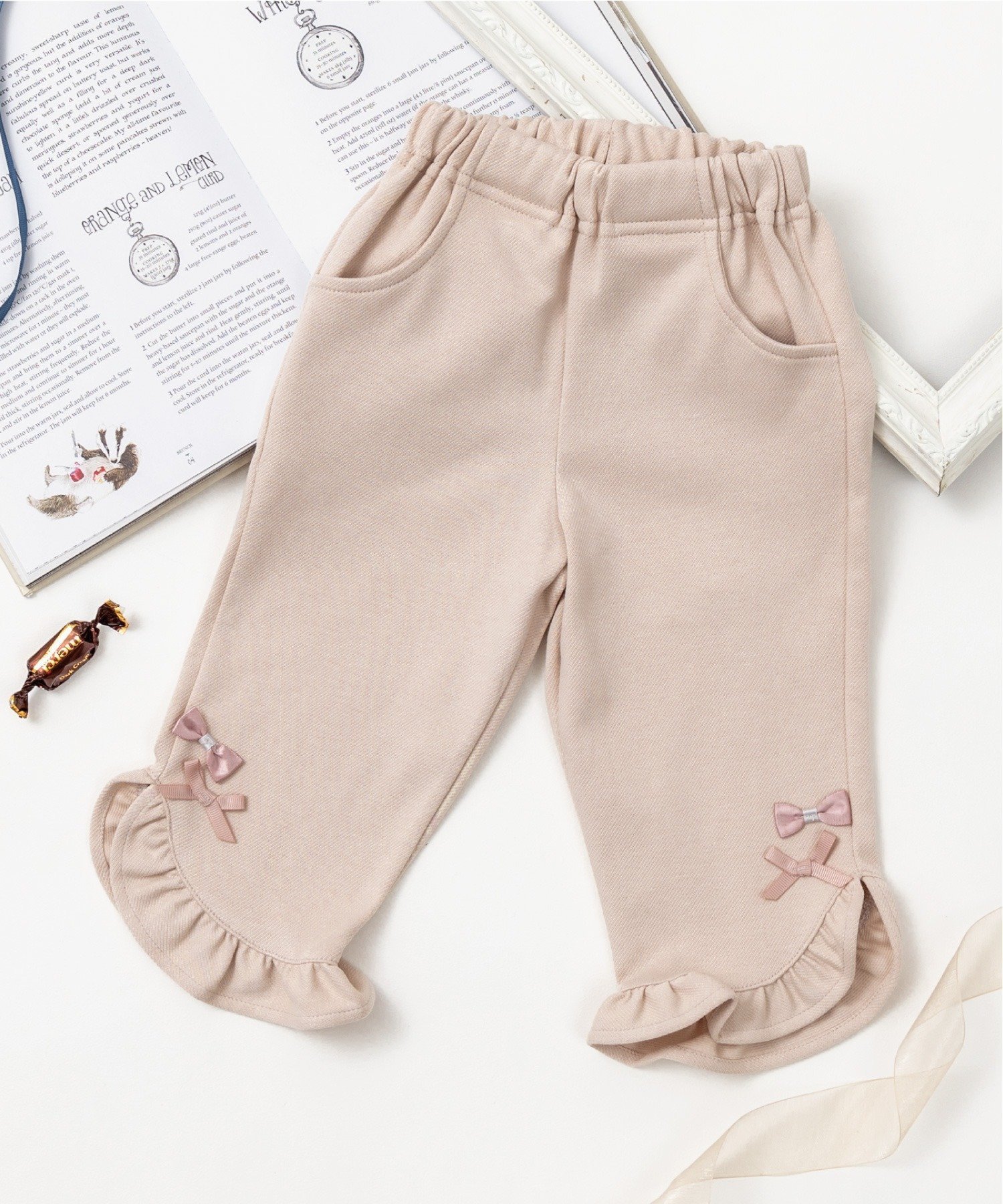 【パンパンテュテュ/panpantutu / KIDS】のフリルカプリパンツ インテリア・キッズ・メンズ・レディースファッション・服の通販 founy(ファニー) 　ファッション　Fashion　キッズファッション　Fashion for Kids　ボトムス　Bottoms　おすすめ　Recommended / Our Picks　フリル　Frill, Ruffle　ポケット　Pocket, Pocket Detail　リボン　Ribbon, Bow　夏　Summer　春　Spring　S/S・春夏　SS, Spring/Summer, Warm Season　ミルクベージュ|ID: prp329100004961003 ipo3291000000037221308