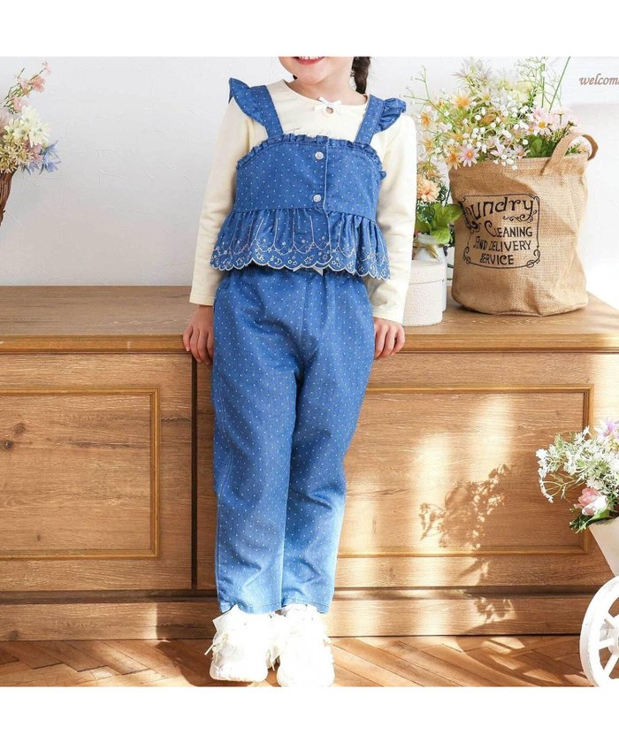 【ベベ オンライン ストア/BEBE ONLINE STORE / KIDS】のキラキラ刺しゅう裾スカラップ無地ドットライトオンスデニムセットアップ(90~130cm) インテリア・キッズ・メンズ・レディースファッション・服の通販 founy(ファニー) https://founy.com/ ファッション Fashion キッズファッション Fashion for Kids 春 Spring コレクション Collection, Seasonal Line シフォン Chiffon, Lightweight Fabric スカラップ Scallop, Scalloped Edge セットアップ Set-Up, Coordinated Outfit デニム Denim, Jeans Material ドット Polka Dot, Dot Pattern バランス Balance, Style Balance ビスチェ Bustier, Corset Top フリル Frill, Ruffle フレア Flare, Flared フレンチ French, French Style 無地 Plain, Solid Color リボン Ribbon, Bow レース Lace, Lace Fabric ロング Long, Long-Length 冬 Winter / This Winter S/S・春夏 SS, Spring/Summer, Warm Season 夏 Summer エレガント 上品 Elegant 2026年 2026 2026春夏・S/S Spring/Summer 2026 SS26 |ID: prp329100004961015 ipo3291000000037221366