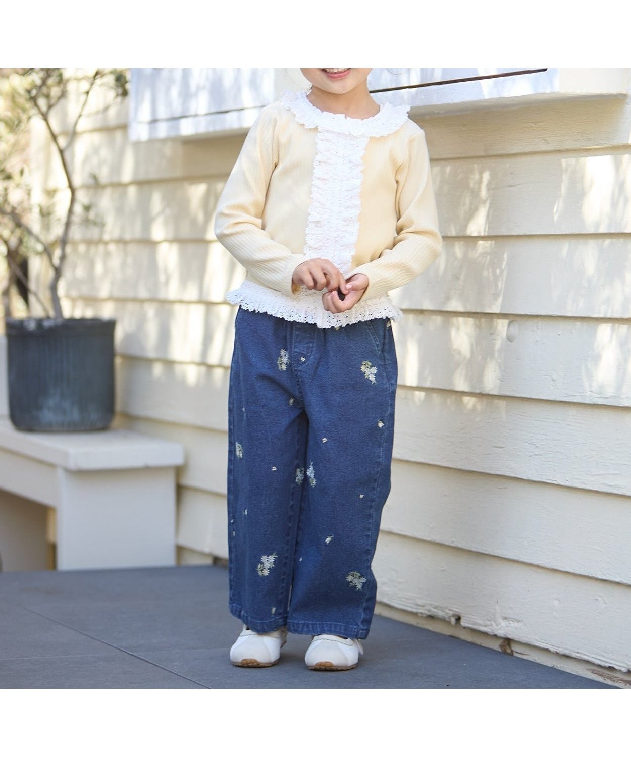 【ナルミヤ オンライン/NARUMIYA ONELINE / KIDS】の花刺しゅうデニムパンツ インテリア・キッズ・メンズ・レディースファッション・服の通販 founy(ファニー) 　ファッション　Fashion　キッズファッション　Fashion for Kids　ボトムス　Bottoms　おすすめ　Recommended / Our Picks　ガーリー　Girly, Feminine Style　デニム　Denim, Jeans Material　ポケット　Pocket, Pocket Detail　ワイド　Wide, Wide Fit　エレガント 上品　Elegant　夏　Summer　春　Spring　S/S・春夏　SS, Spring/Summer, Warm Season　ブルー|ID: prp329100004961101 ipo3291000000037221826