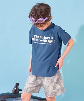 【デビロック/devirock / KIDS】のUVカット プリント半袖ラッシュガード 総柄サーフパンツ セットアップ水着 26SS 大人の最旬トレンドファッション＆コーディネート founy(ファウニー) ファッション Fashion キッズファッション Fashion for Kids ストレッチ Stretch, Stretchy Fabric セットアップ Set-Up, Coordinated Outfit なめらか Smooth, Silky Texture フィット Fit, Slim Fit プリント Print, Printed Pattern 半袖 Short Sleeve, Half Sleeve 水着 Swimsuit, Swimwear 2026年 2026 2026春夏・S/S Spring/Summer 2026 SS26 |ID:prp329100004961120