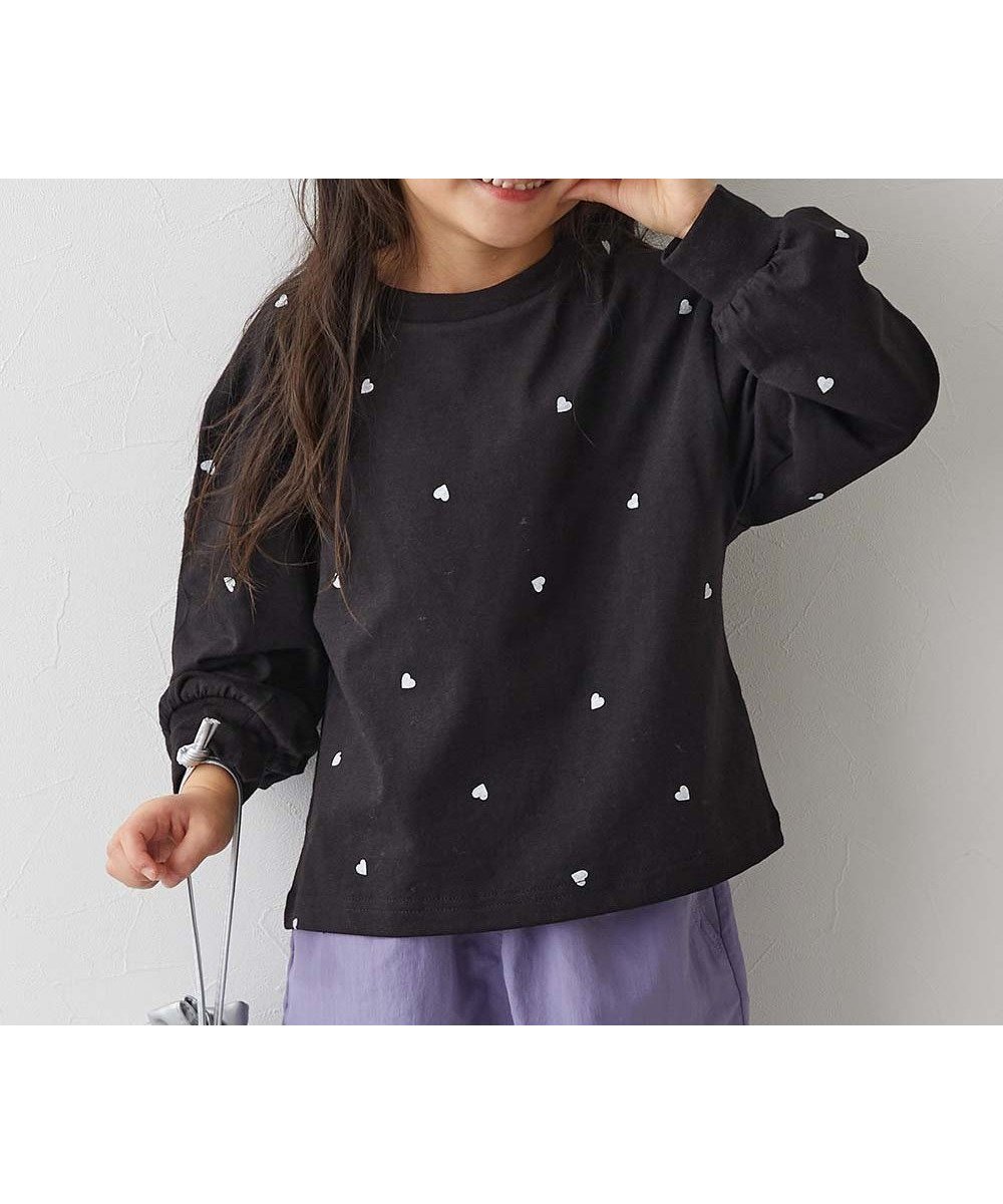 【デビロック/devirock / KIDS】のハート総柄 長袖Tシャツ 子供服 キッズ 女の子 ロンT 26SS インテリア・キッズ・メンズ・レディースファッション・服の通販 founy(ファニー) 　ファッション　Fashion　キッズファッション　Fashion for Kids　デニム　Denim, Jeans Material　トレンド　Trend, Trending Now　長袖　Long Sleeve, Full Sleeve　プリント　Print, Printed Pattern　ワイド　Wide, Wide Fit　おすすめ　Recommended / Our Picks　2026年　2026　2026春夏・S/S　Spring/Summer 2026 SS26　002-ブラック|ID: prp329100004961469 ipo3291000000037223640