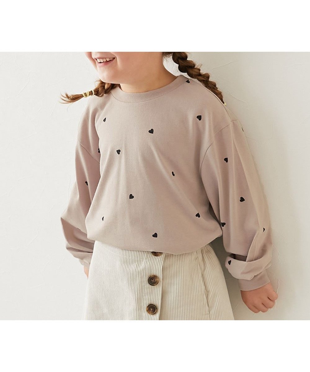 【デビロック/devirock / KIDS】のハート総柄 長袖Tシャツ 子供服 キッズ 女の子 ロンT 26SS インテリア・キッズ・メンズ・レディースファッション・服の通販 founy(ファニー) 　ファッション　Fashion　キッズファッション　Fashion for Kids　デニム　Denim, Jeans Material　トレンド　Trend, Trending Now　長袖　Long Sleeve, Full Sleeve　プリント　Print, Printed Pattern　ワイド　Wide, Wide Fit　おすすめ　Recommended / Our Picks　2026年　2026　2026春夏・S/S　Spring/Summer 2026 SS26　004-ピンクベージュ|ID: prp329100004961469 ipo3291000000037223646