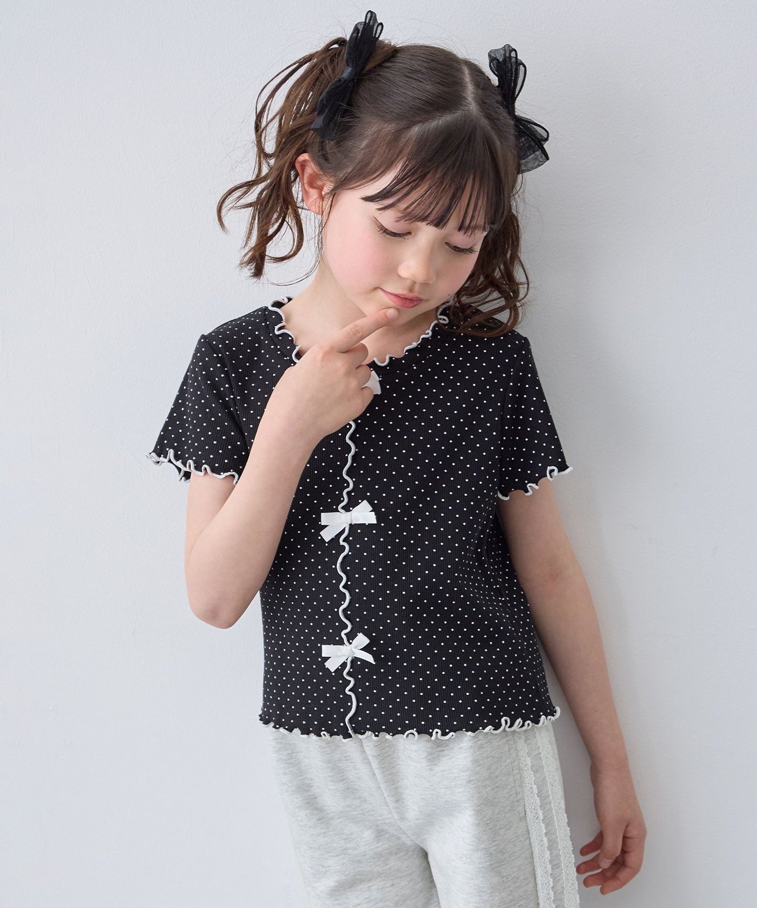 【エニー/ANY / KIDS】の【一部店舗/WEB先行販売アイテム】ドット×リボン 半袖Tシャツ インテリア・キッズ・メンズ・レディースファッション・服の通販 founy(ファニー) 　ファッション　Fashion　キッズファッション　Fashion for Kids　シンプル　Simple, Minimal　テレコ　Ribbed, Rib Stitch　トレンド　Trend, Trending Now　ドット　Polka Dot, Dot Pattern　ポケット　Pocket, Pocket Detail　リボン　Ribbon, Bow　半袖　Short Sleeve, Half Sleeve　ブラック[505]|ID: prp329100004961574 ipo3291000000037224170