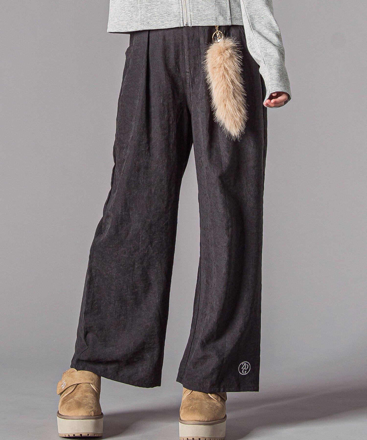 【ベベ オンライン ストア/BEBE ONLINE STORE / KIDS】のキーホルダー付きサテンライクワイドパンツ(130~160cm) インテリア・キッズ・メンズ・レディースファッション・服の通販 founy(ファニー) 　ファッション　Fashion　キッズファッション　Fashion for Kids　ボトムス　Bottoms　キーホルダー　Keychain, Key Holder　クール　Cool, Chic　シンプル　Simple, Minimal　ジャケット　Jacket, Outerwear　トレンド　Trend, Trending Now　ミックス　Mix, Mixed Style　ワイド　Wide, Wide Fit　A/W・秋冬　Autumn/Winter　おすすめ　Recommended / Our Picks　旅行　Travel　エレガント 上品　Elegant　2025年　2025　2025-2026秋冬・A/W　Autumn/Winter 2025–26 AW25–26　ブラック|ID: prp329100004961751 ipo3291000000037225132