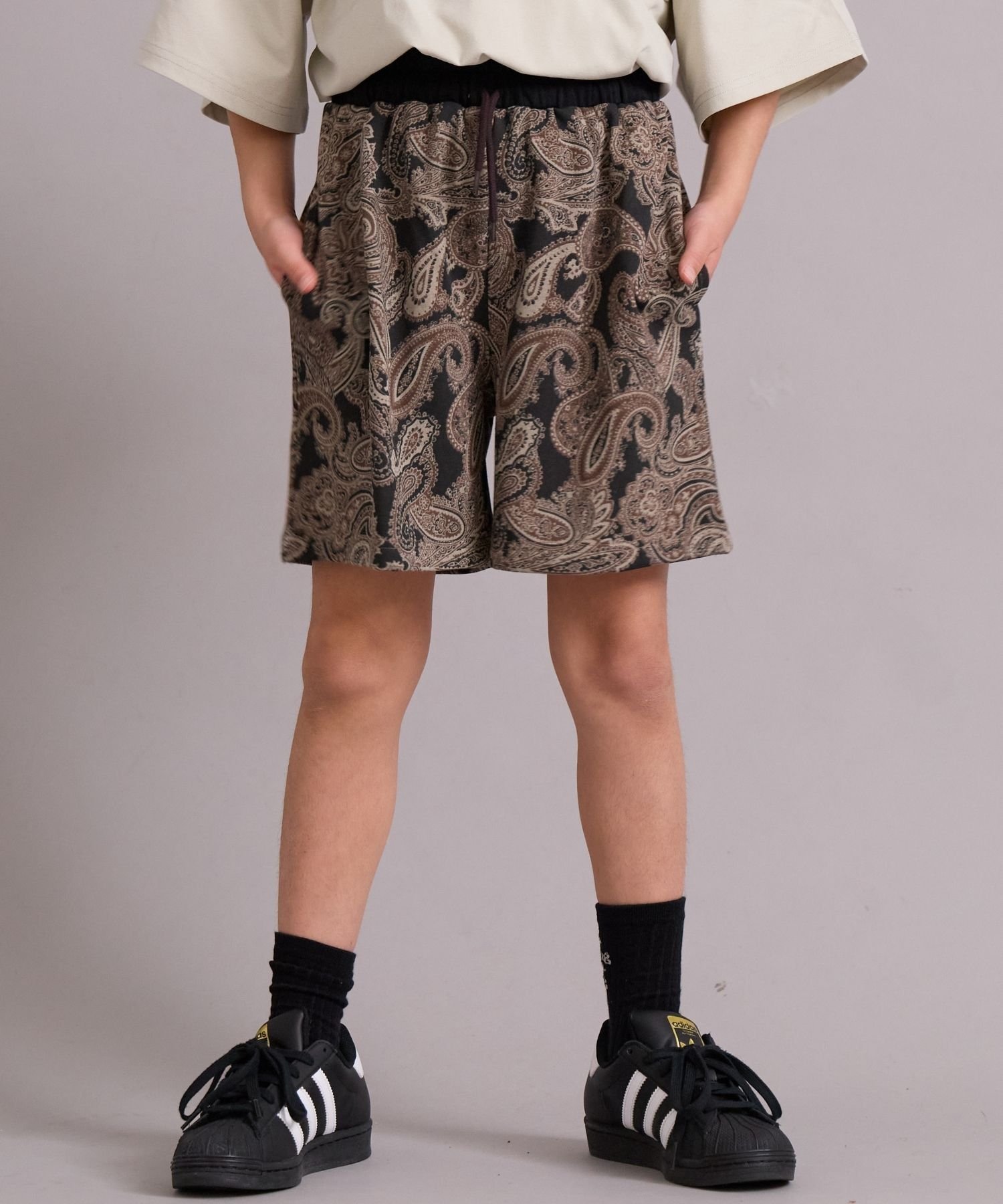 【ペアマノン/pairmanon / KIDS】の裏毛 総柄 ストリートショートパンツ【PAIRMANON STREET】 インテリア・キッズ・メンズ・レディースファッション・服の通販 founy(ファニー) 　ファッション　Fashion　キッズファッション　Fashion for Kids　ボトムス　Bottoms　トレンド　Trend, Trending Now　定番　Standard, Basic Item　ベーシック　Basic, Essential　ポケット　Pocket, Pocket Detail　ロング　Long, Long-Length　おすすめ　Recommended / Our Picks　夏　Summer　ブラックペイズリー09|ID: prp329100004961827 ipo3291000000037225510