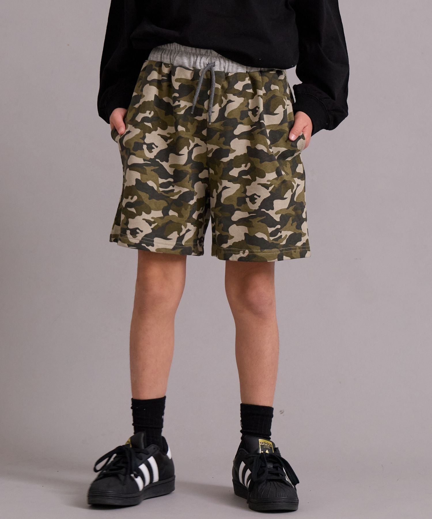 【ペアマノン/pairmanon / KIDS】の裏毛 総柄 ストリートショートパンツ【PAIRMANON STREET】 インテリア・キッズ・メンズ・レディースファッション・服の通販 founy(ファニー) 　ファッション　Fashion　キッズファッション　Fashion for Kids　ボトムス　Bottoms　トレンド　Trend, Trending Now　定番　Standard, Basic Item　ベーシック　Basic, Essential　ポケット　Pocket, Pocket Detail　ロング　Long, Long-Length　おすすめ　Recommended / Our Picks　夏　Summer　カーキカモ74|ID: prp329100004961827 ipo3291000000037225524